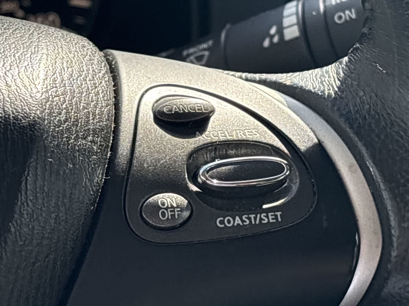 Thumbnail: 2016 Nissan Pathfinder - 17