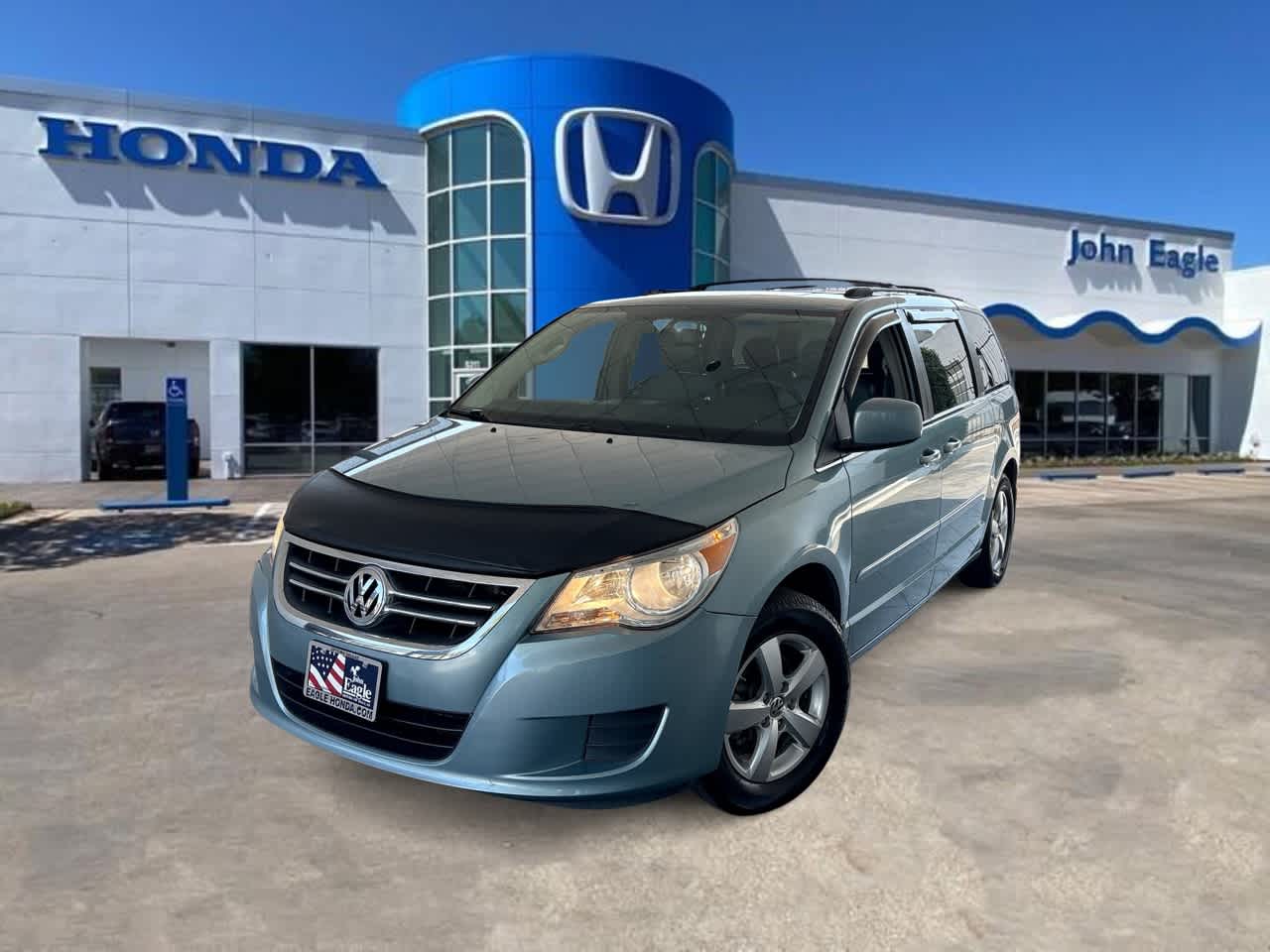 Thumbnail: 2009 Volkswagen Routan - 1