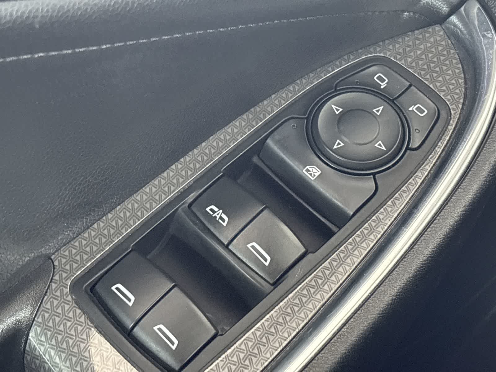 Thumbnail: 2017 Chevrolet Malibu - 30