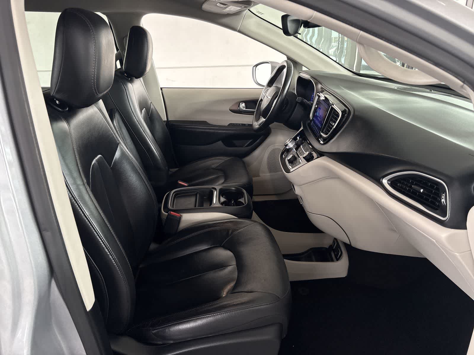 Thumbnail: 2017 Chrysler Pacifica - 13
