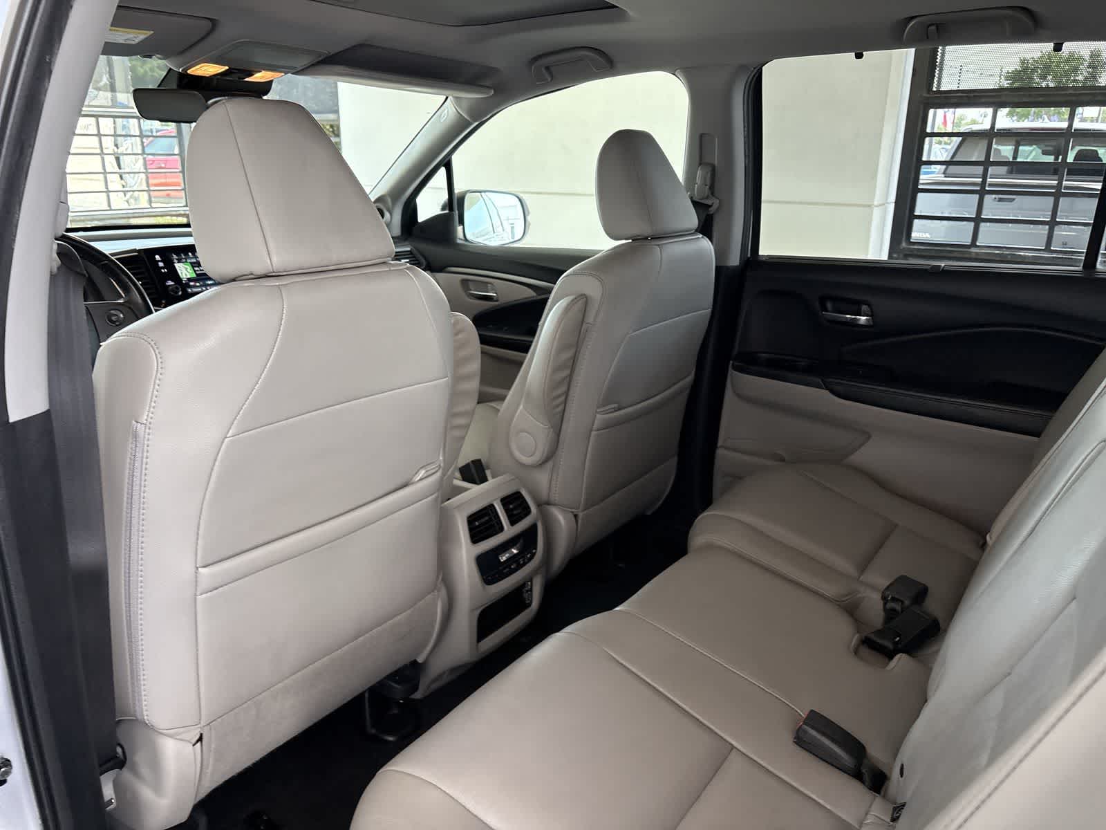 Thumbnail: 2019 Honda Pilot - 11