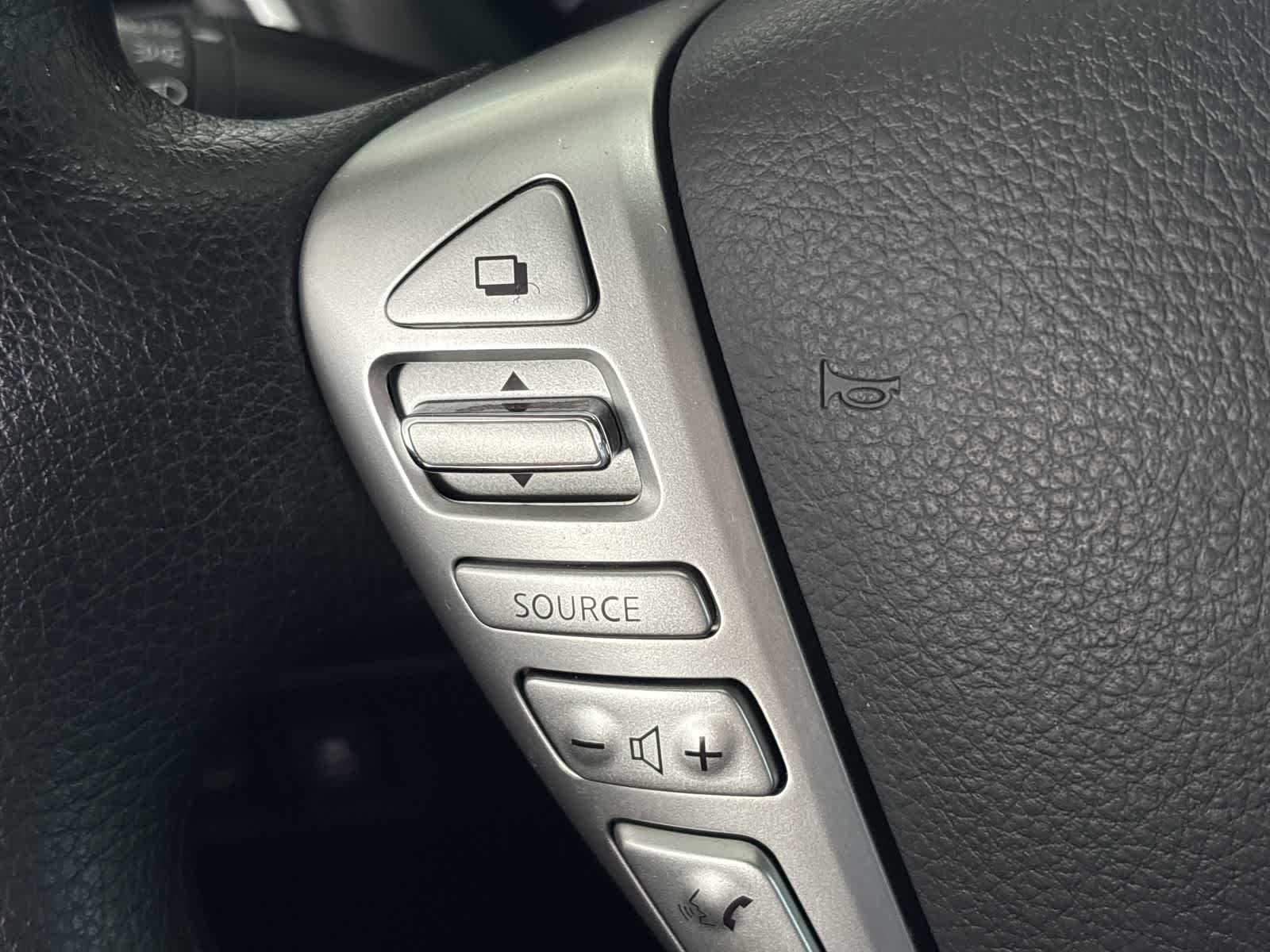 Thumbnail: 2016 Nissan Sentra - 32