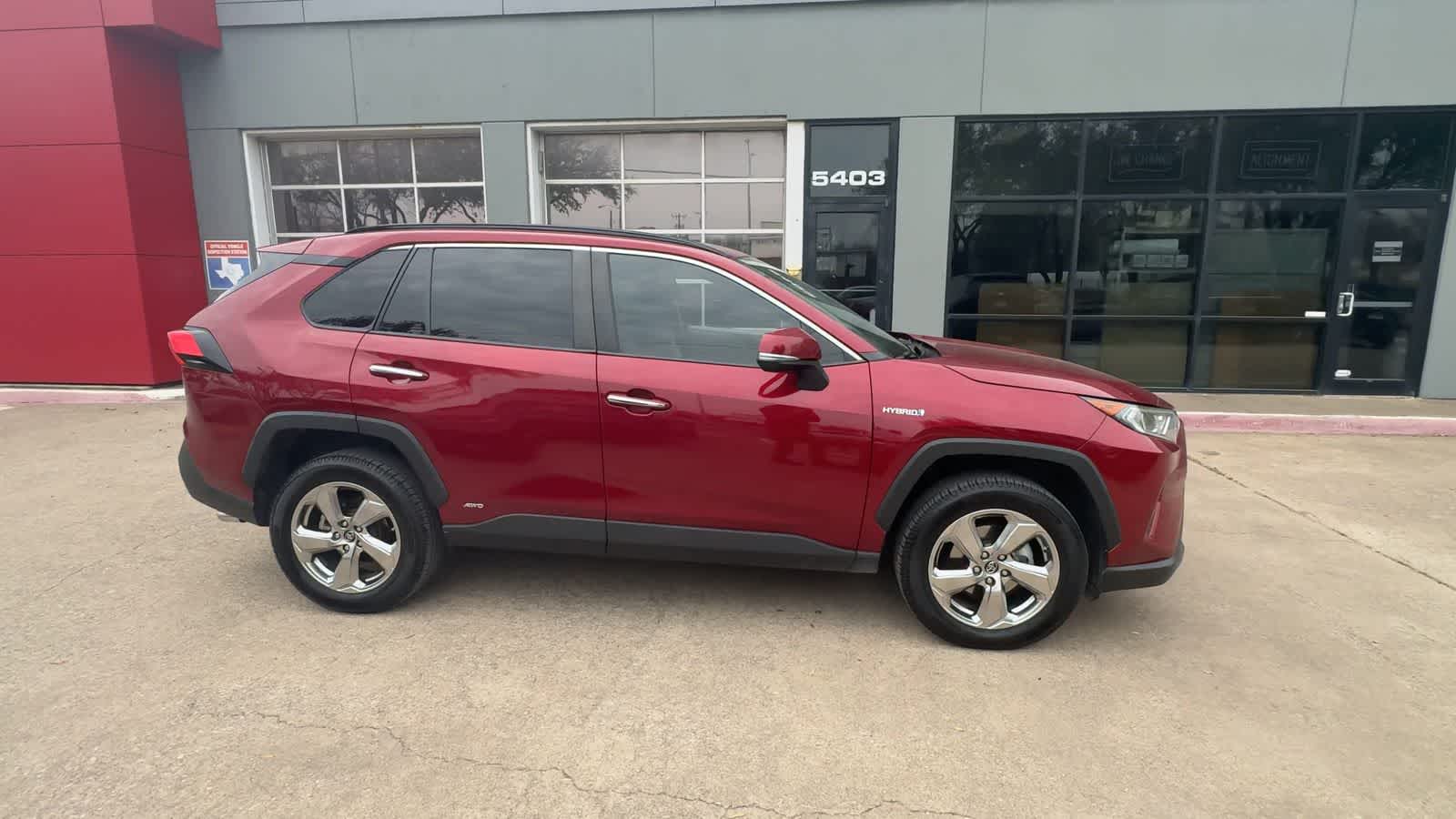 Thumbnail: 2019 Toyota RAV4 - 9