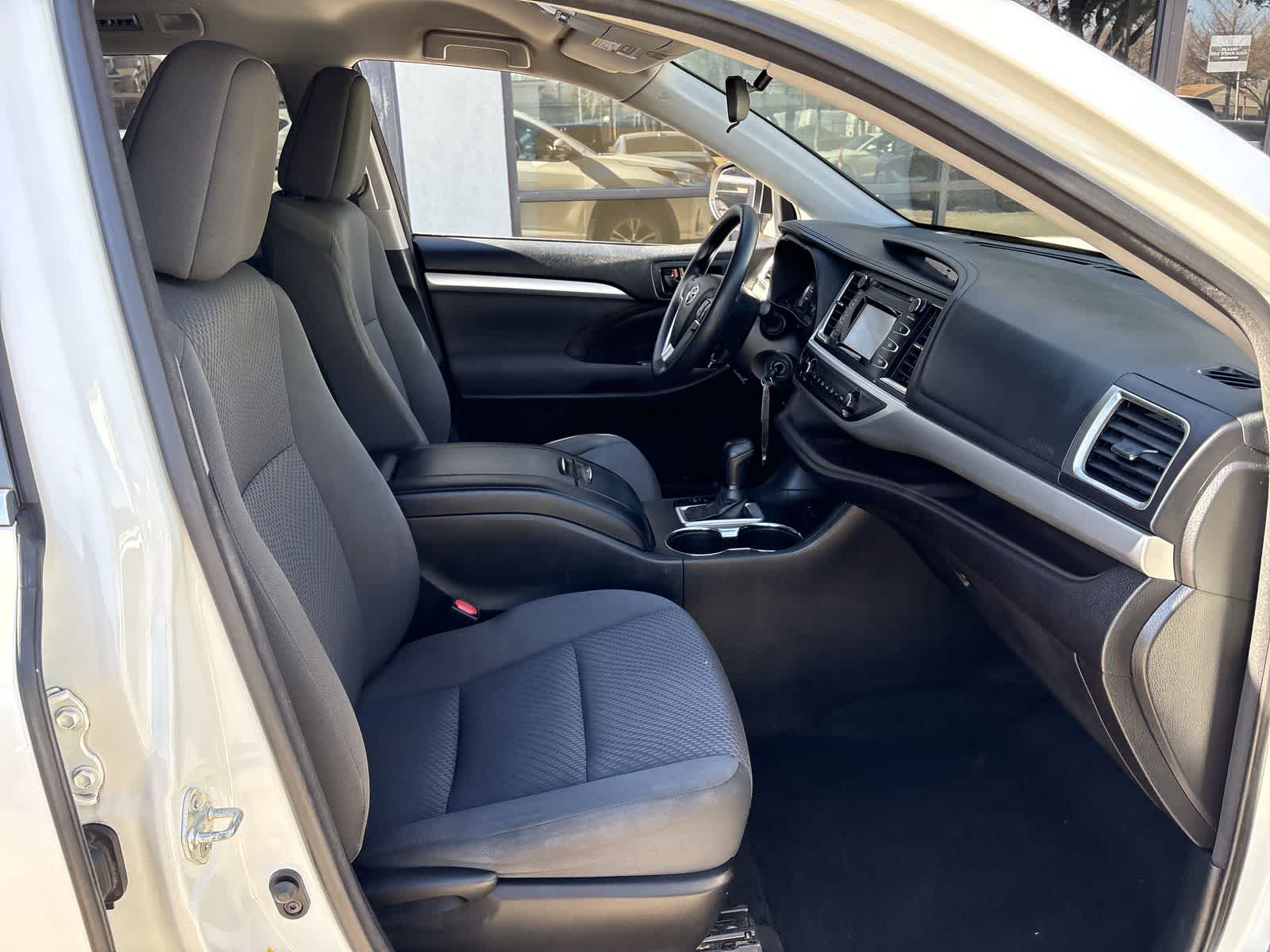 Thumbnail: 2017 Toyota Highlander - 21