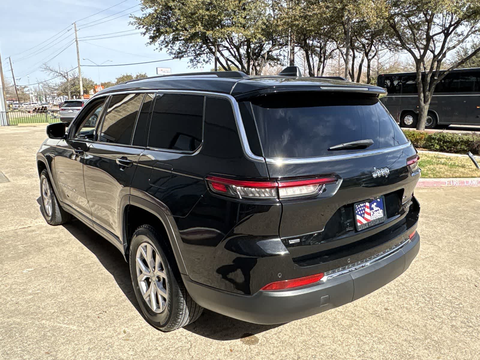 Thumbnail: 2022 Jeep Grand Cherokee - 12