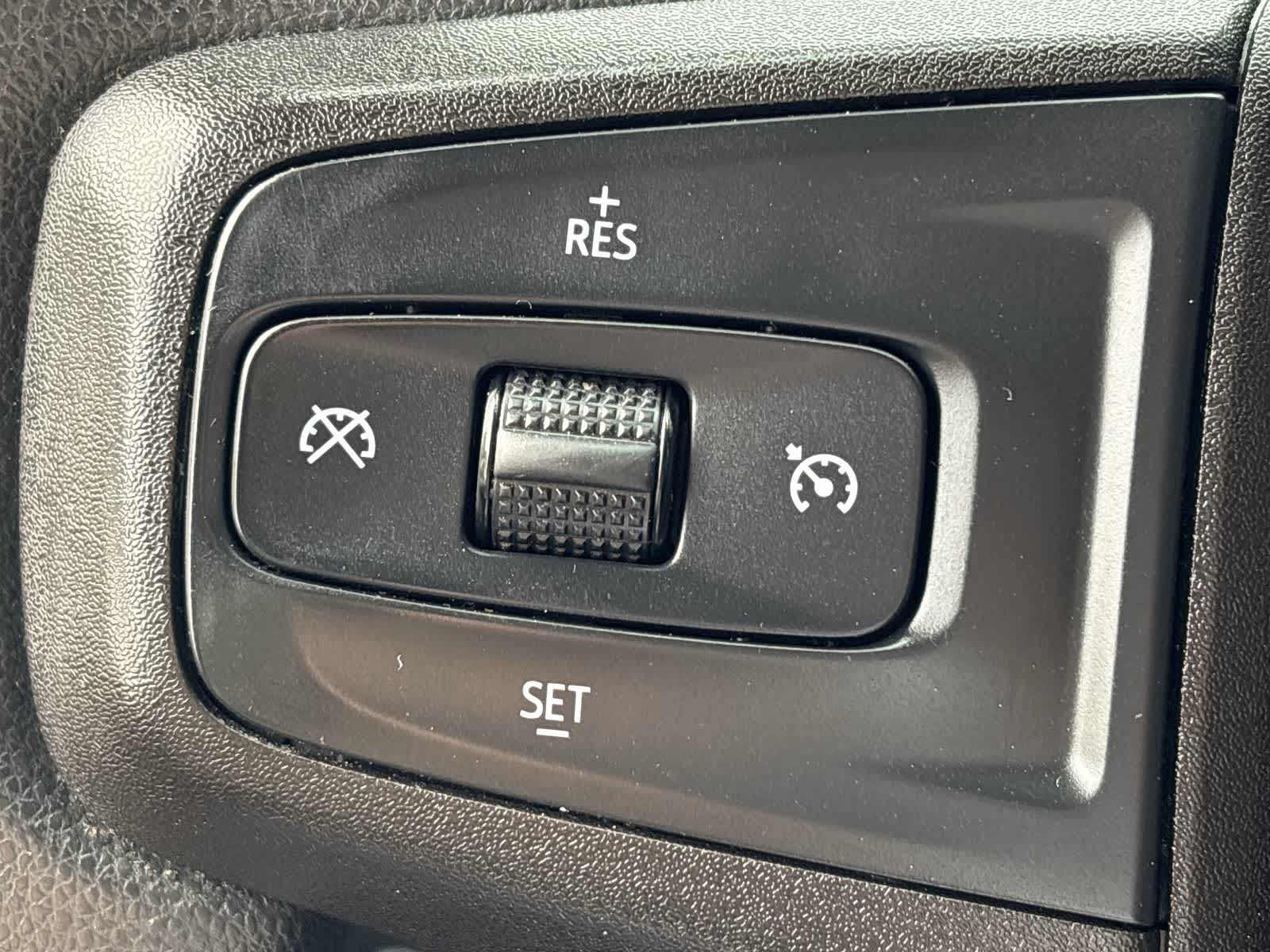 Thumbnail: 2020 Chevrolet Silverado 1500 - 31