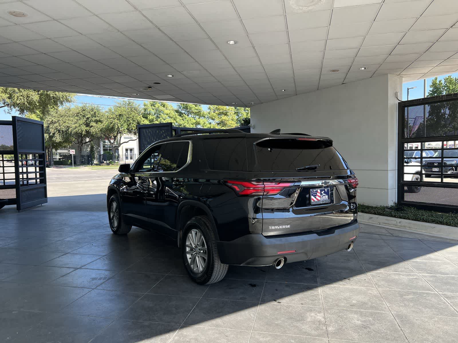 Thumbnail: 2023 Chevrolet Traverse - 4