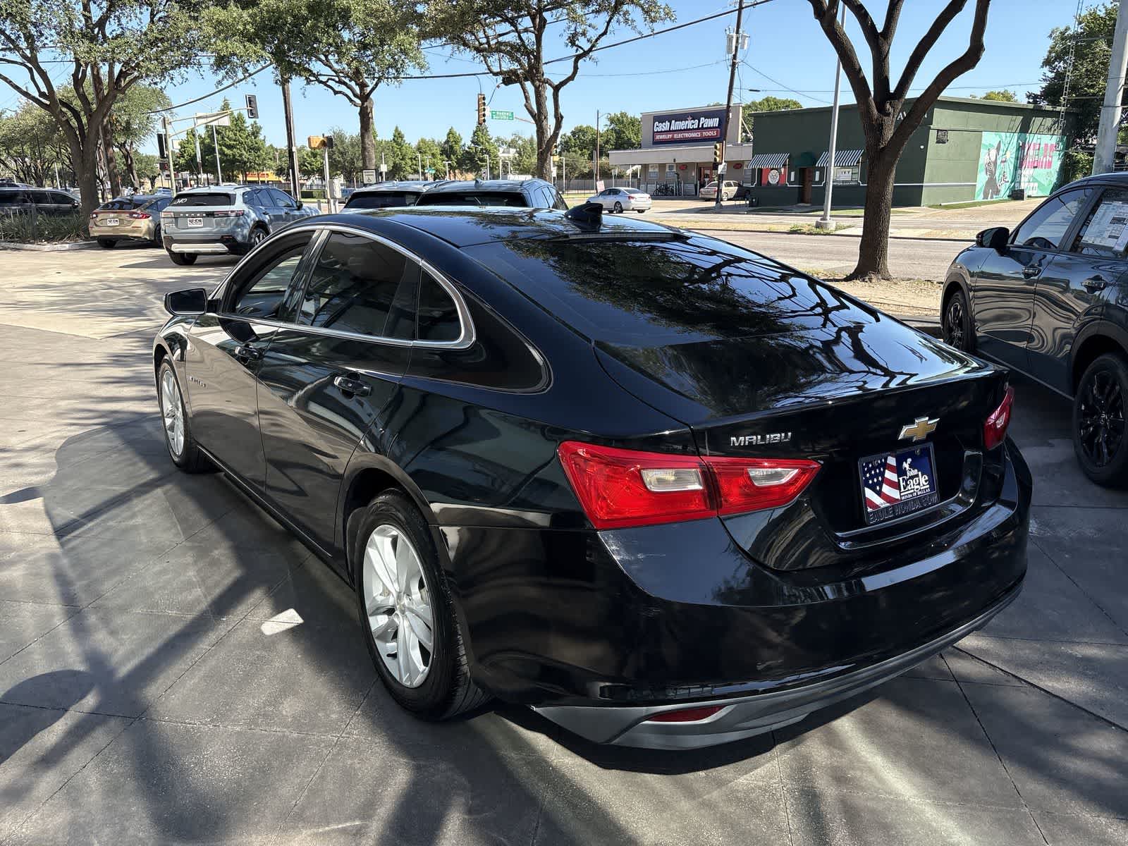 Thumbnail: 2018 Chevrolet Malibu - 4