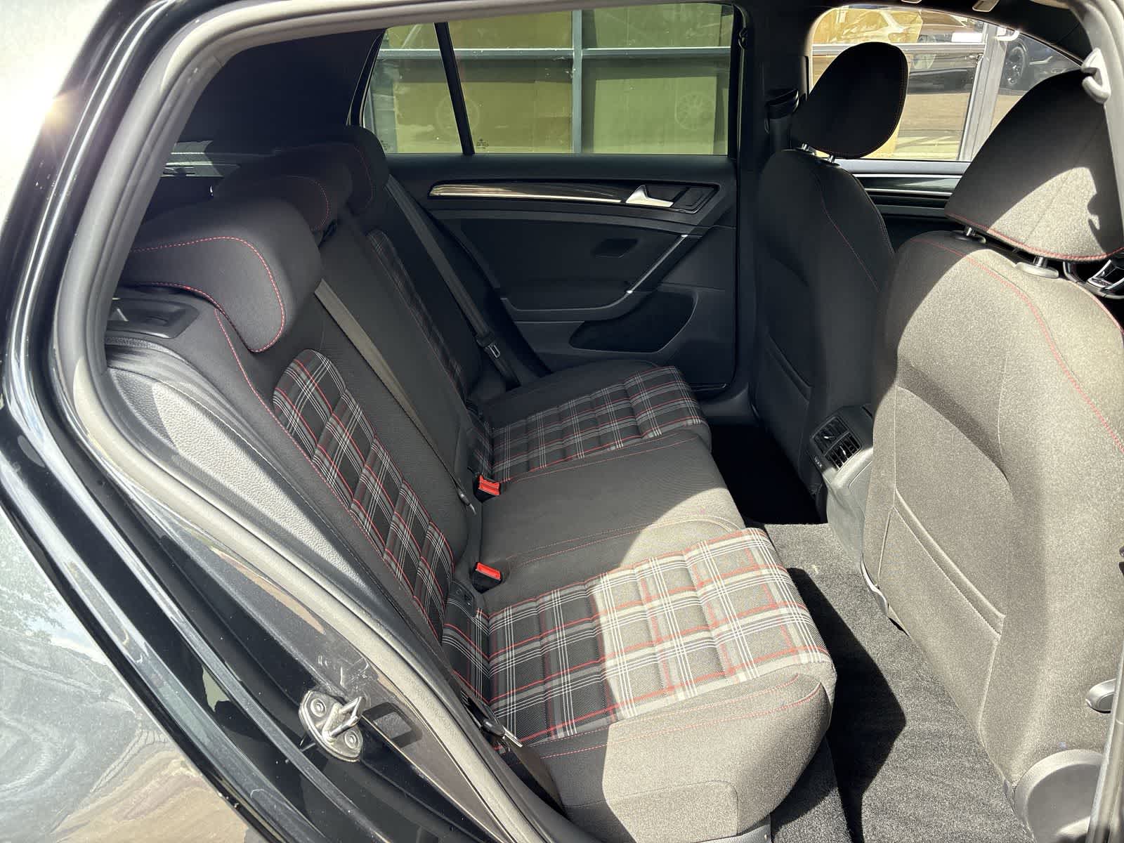 2017 Volkswagen Golf GTI S 12