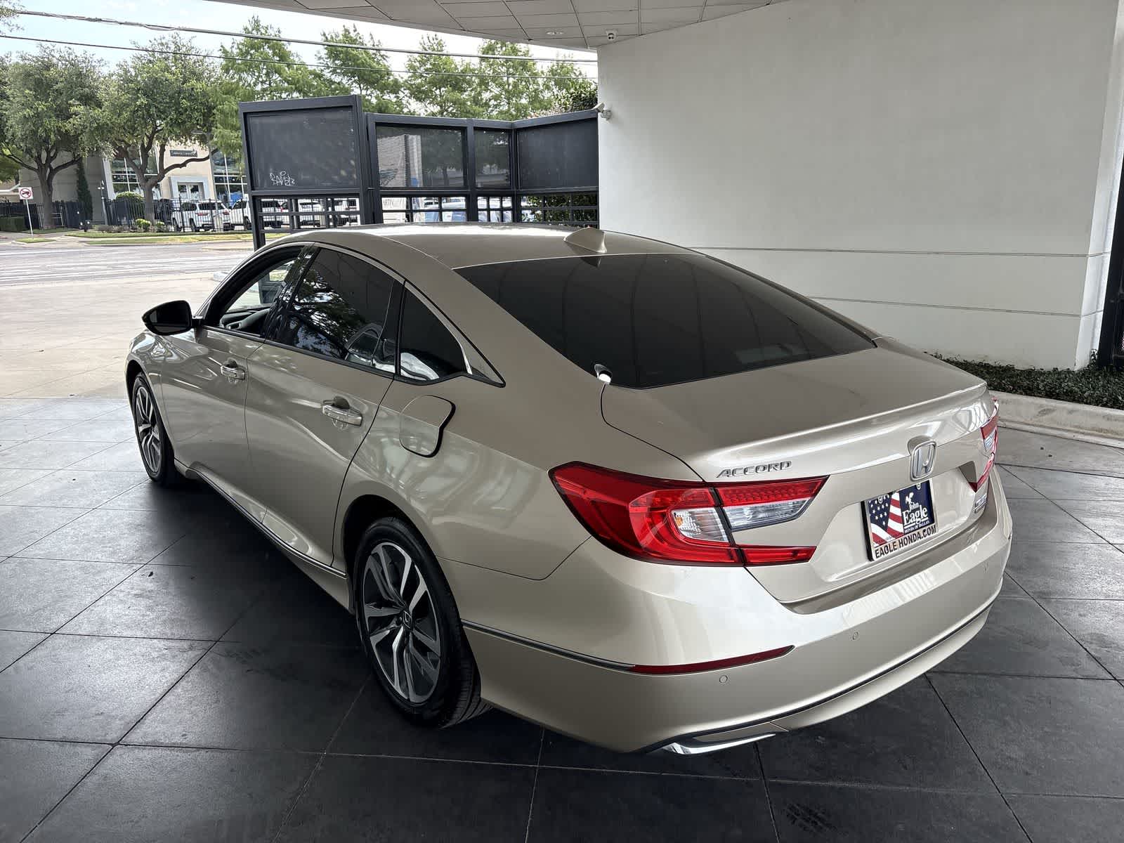 2019 Honda Accord Hybrid Touring photo 3