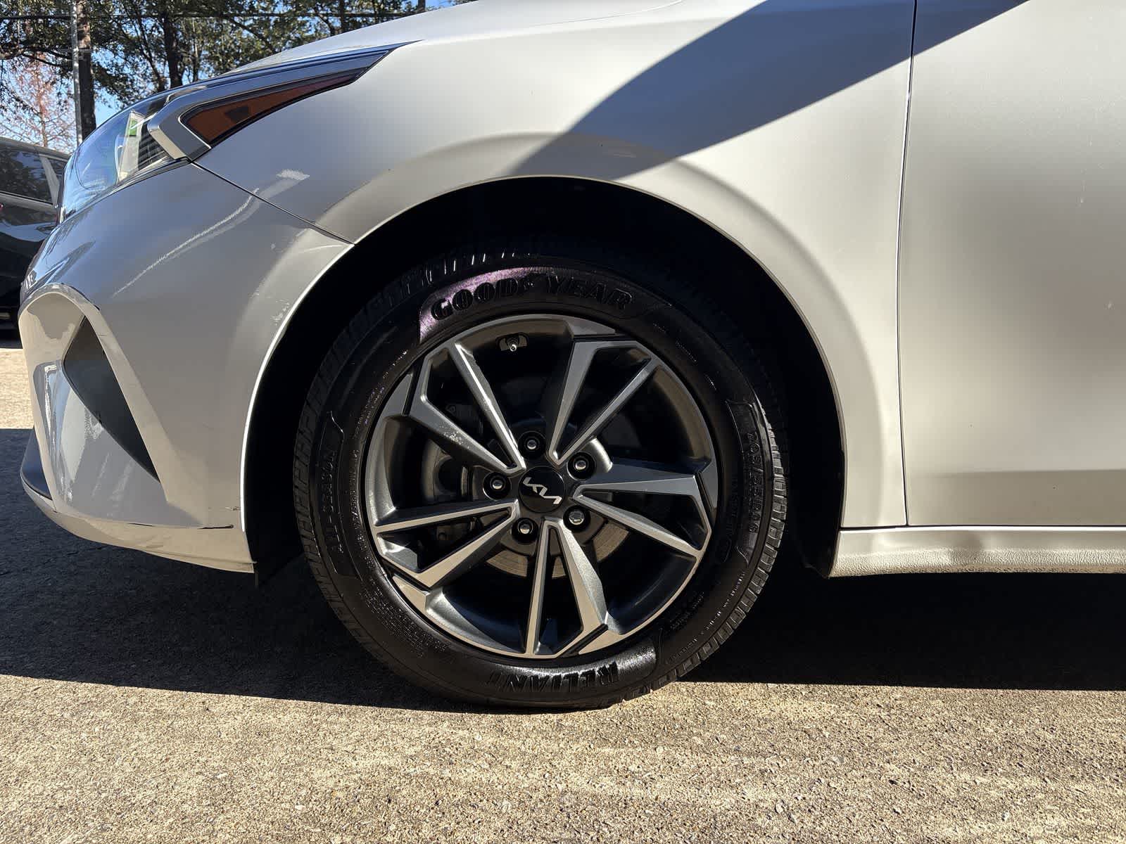 Thumbnail: 2023 Kia Forte - 8