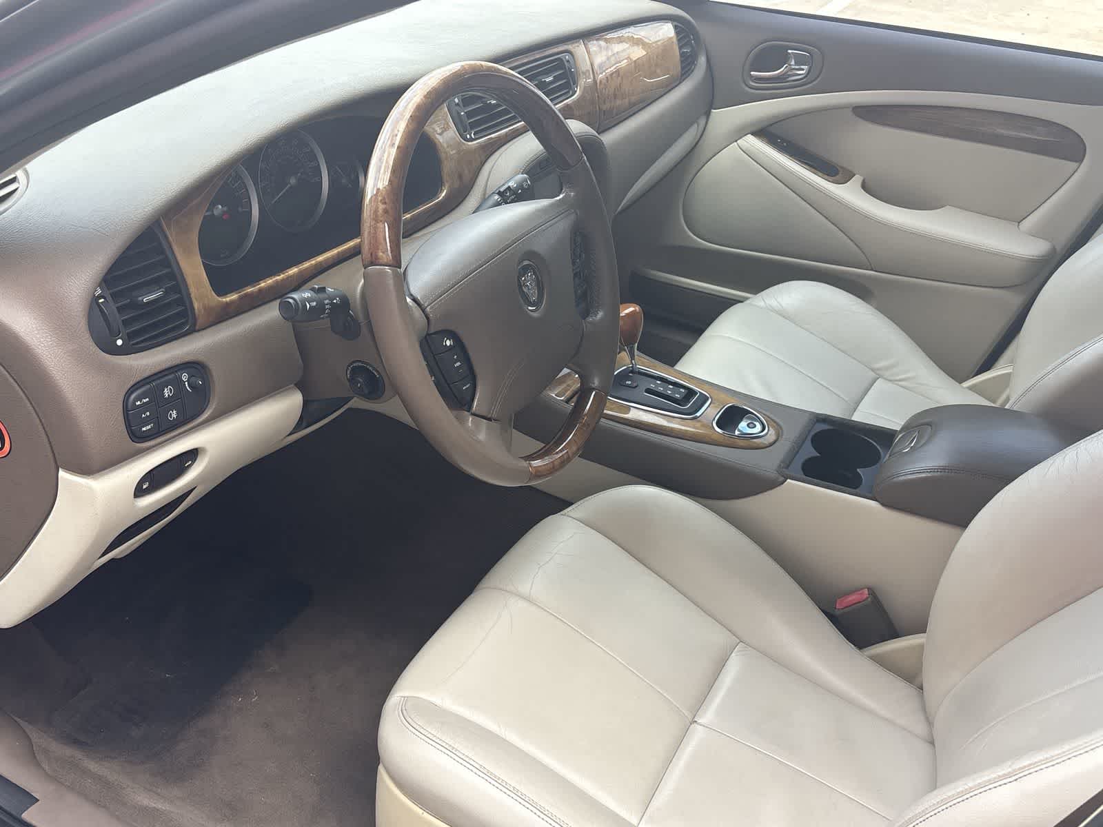 Thumbnail: 2005 Jaguar S-Type - 10