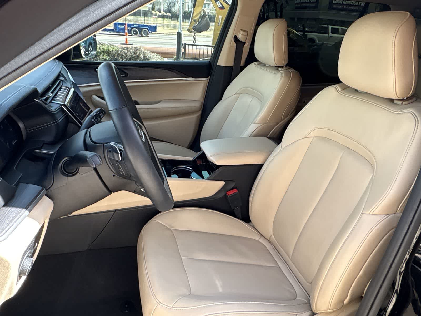 Thumbnail: 2022 Jeep Grand Cherokee - 22