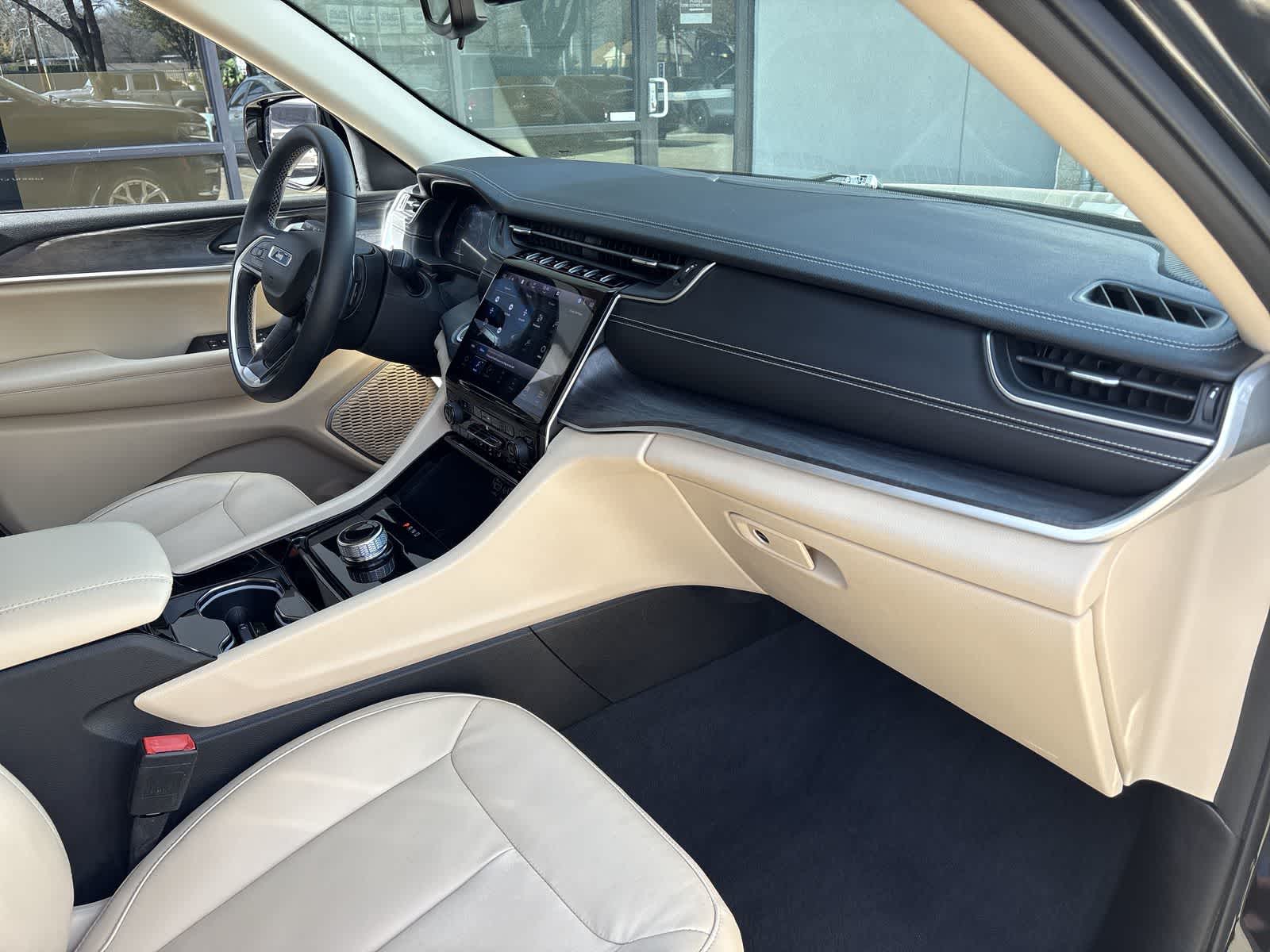 Thumbnail: 2022 Jeep Grand Cherokee - 26