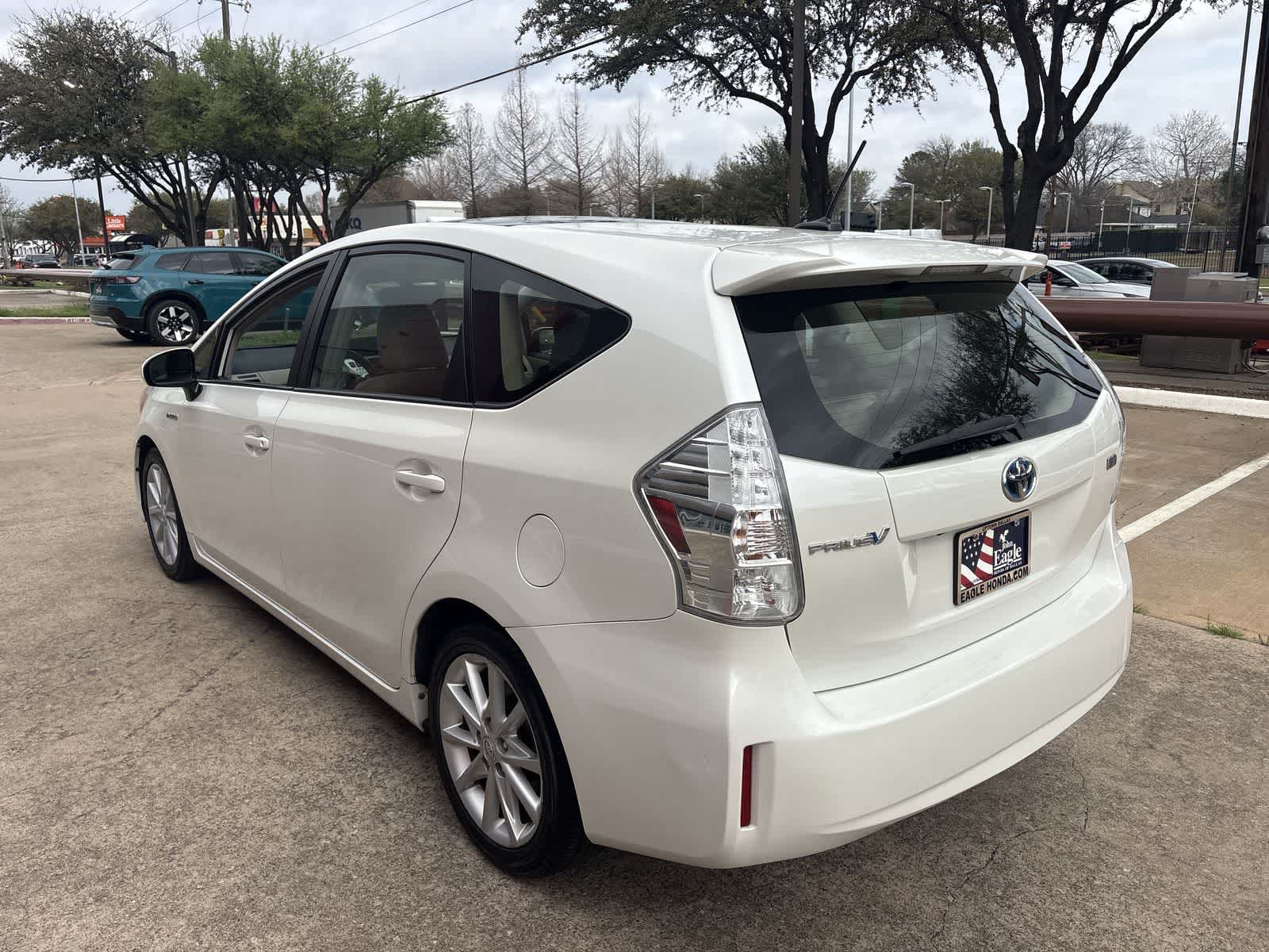 Thumbnail: 2012 Toyota Prius v - 12