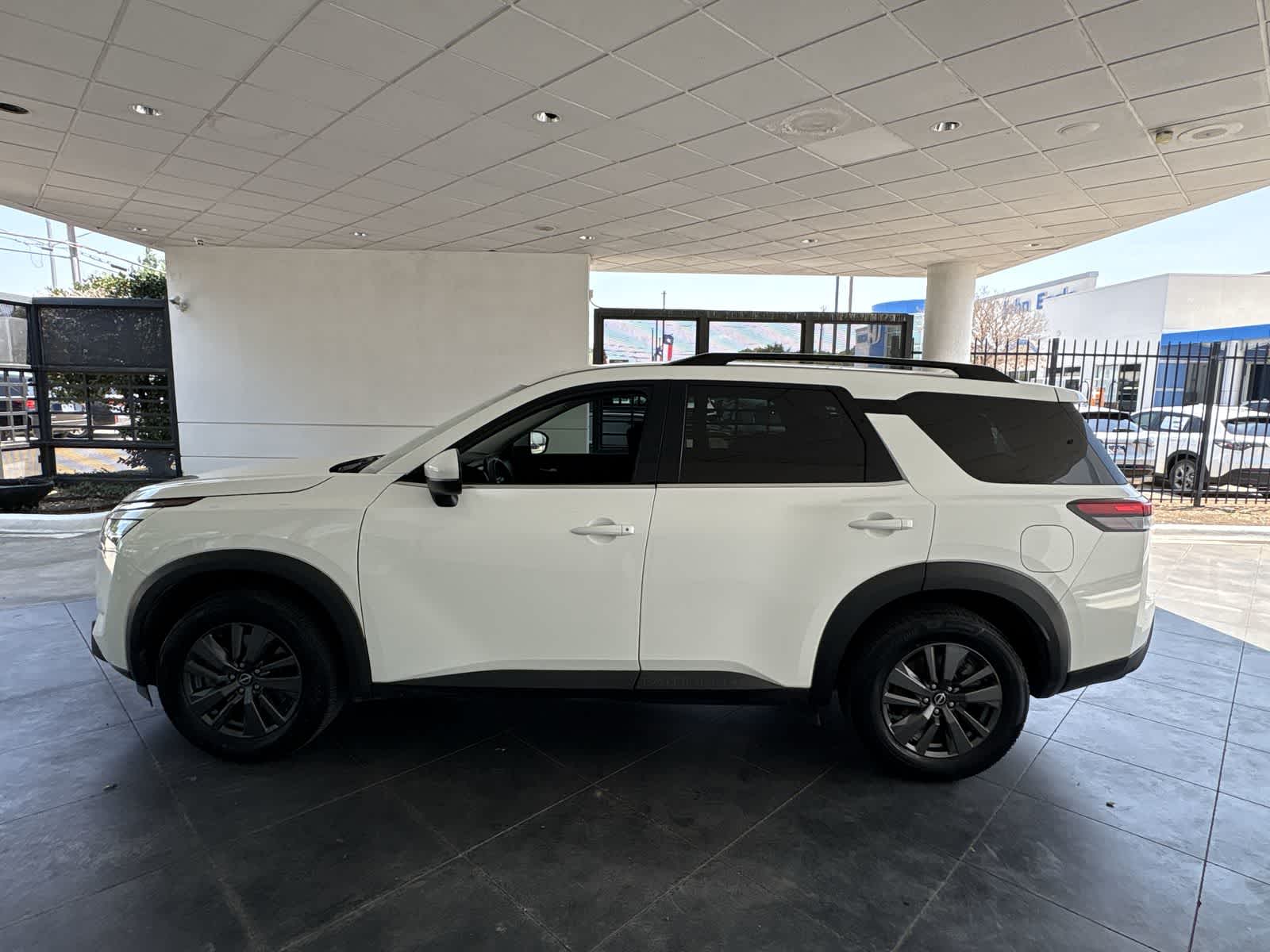 Thumbnail: 2022 Nissan Pathfinder - 3