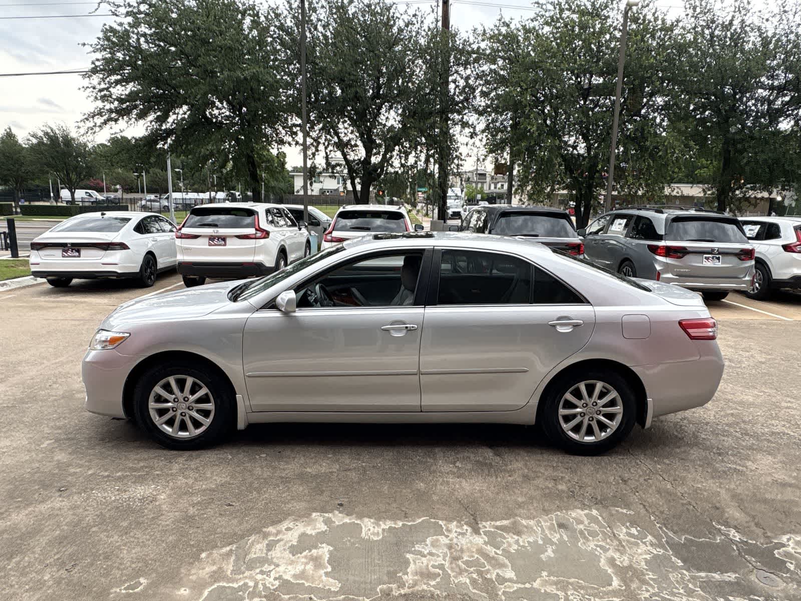 2011 Toyota Camry XLE 3