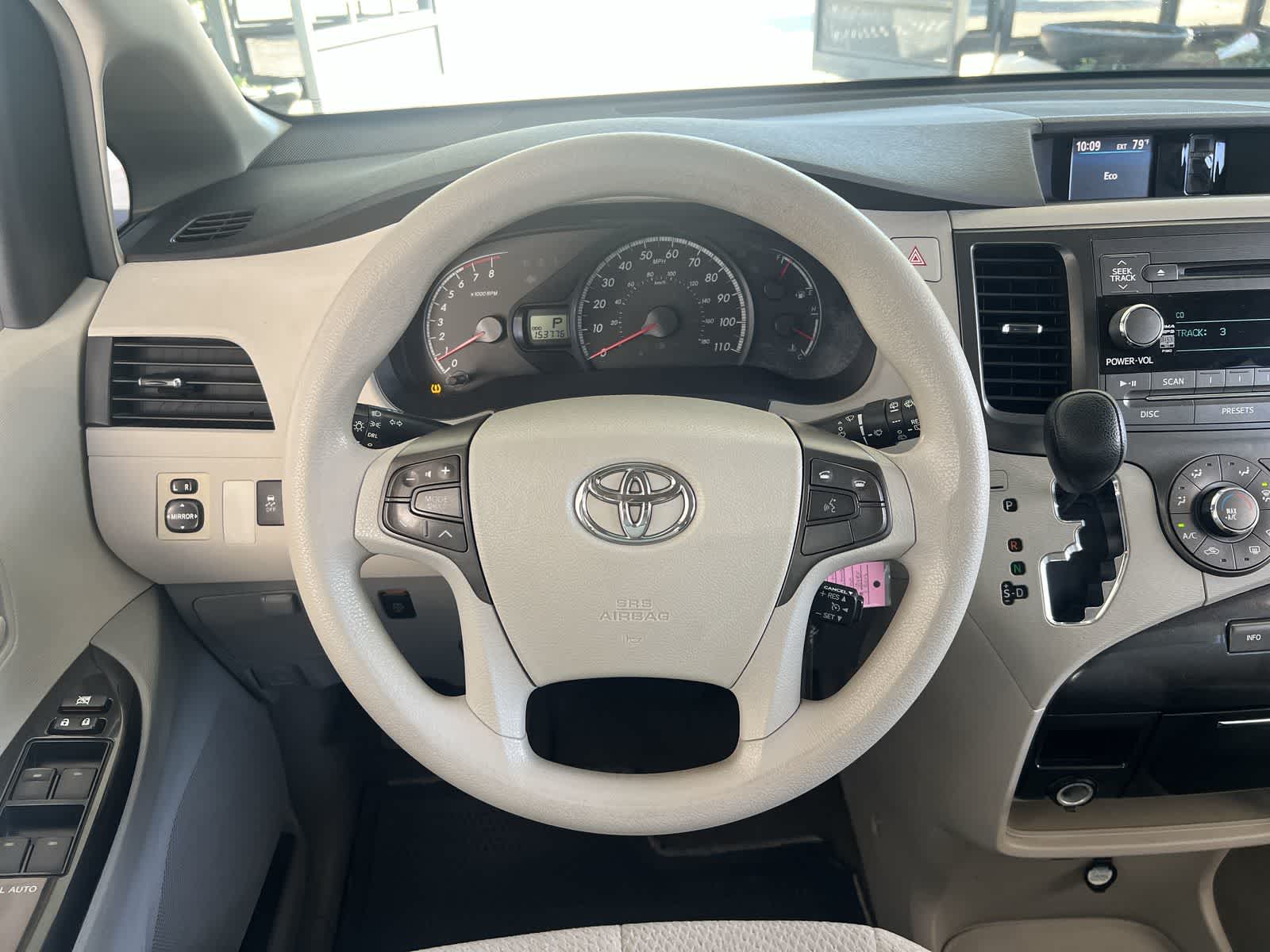 Thumbnail: 2011 Toyota Sienna - 14