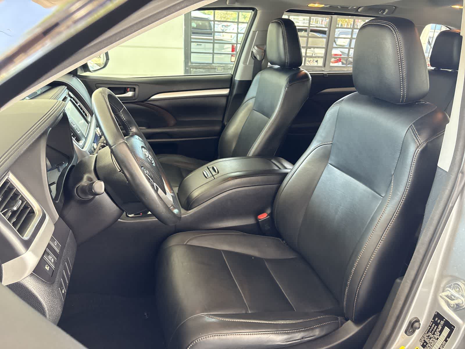 Thumbnail: 2017 Toyota Highlander - 18