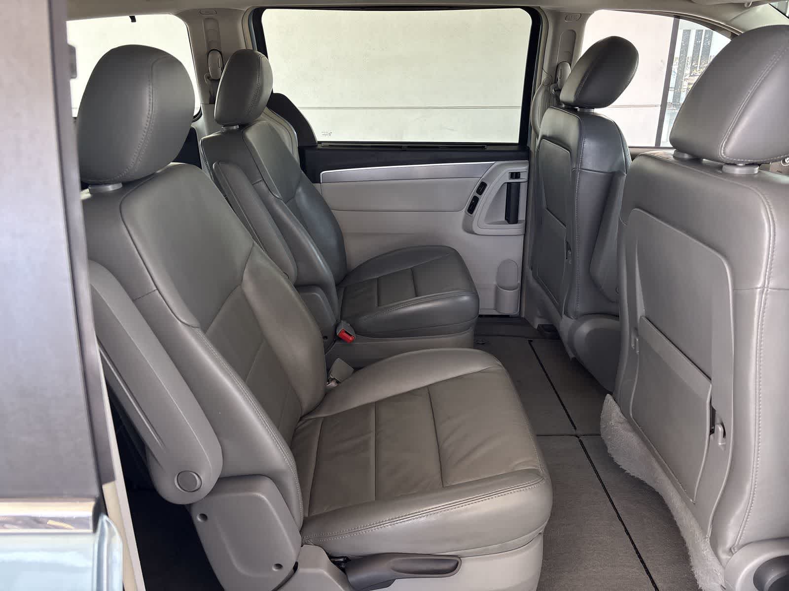Thumbnail: 2009 Volkswagen Routan - 12