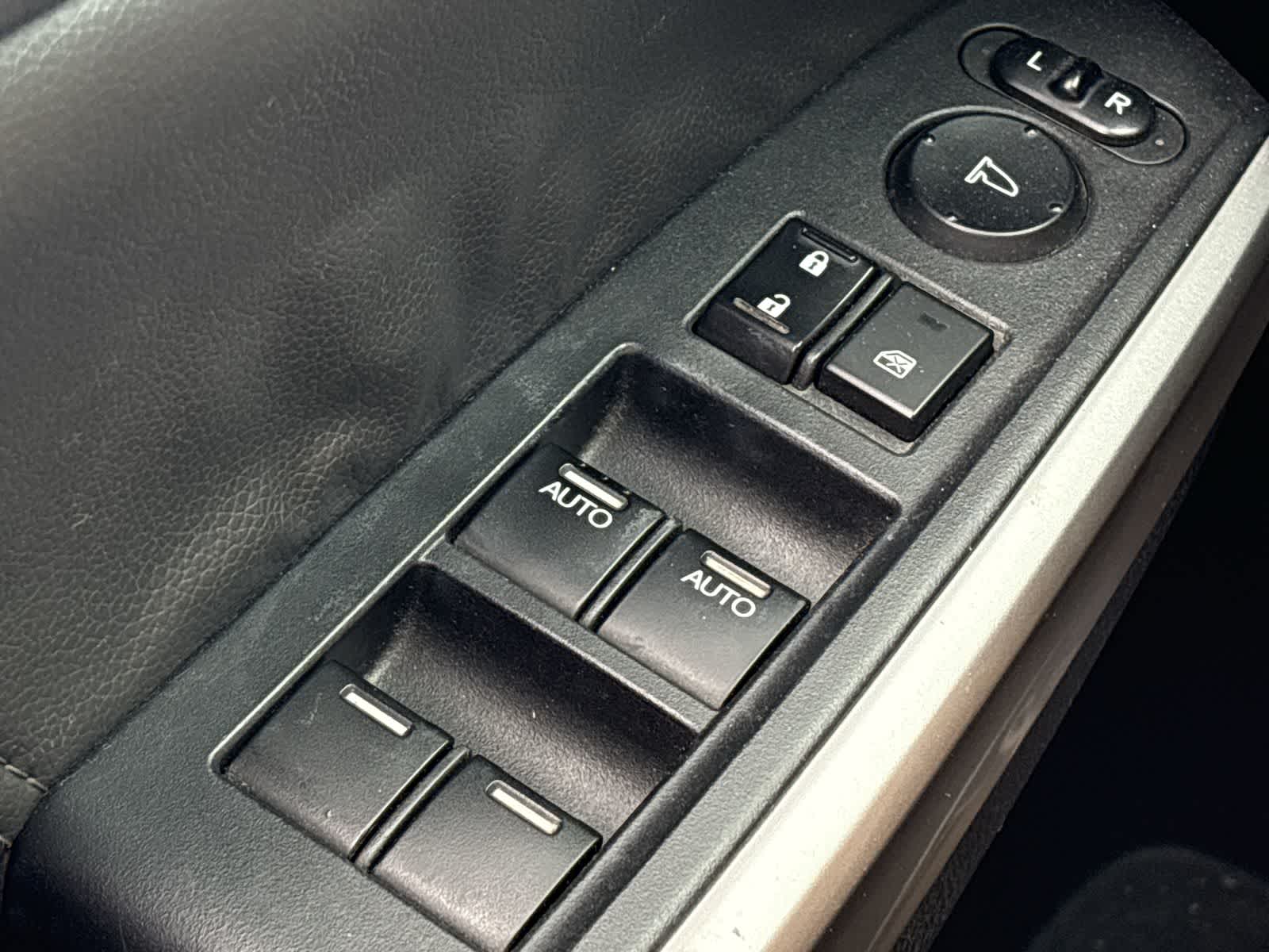 Thumbnail: 2013 Honda Crosstour - 20