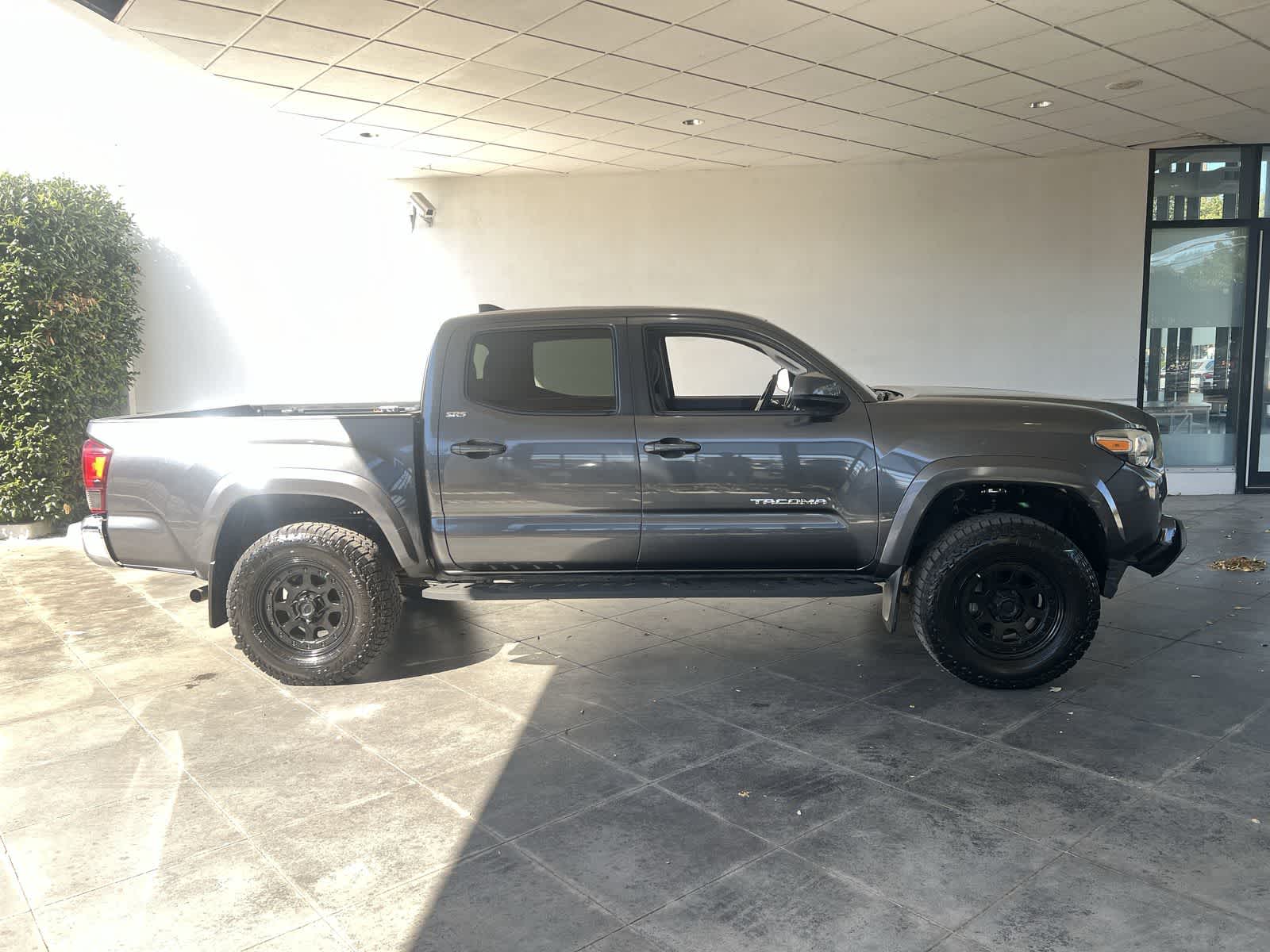 Thumbnail: 2018 Toyota Tacoma - 30