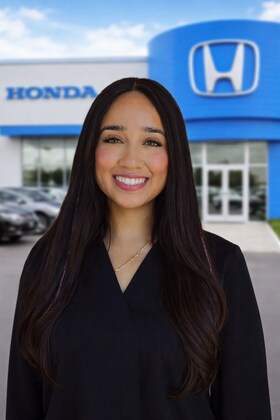 Staff member Estefany Ascencio from ID_247504