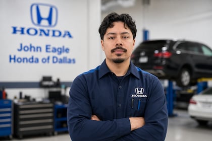 Staff member Edson Gomez from ID_247504