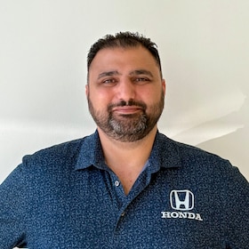 Staff member Vartan Mikhitarov from ID_090f3d