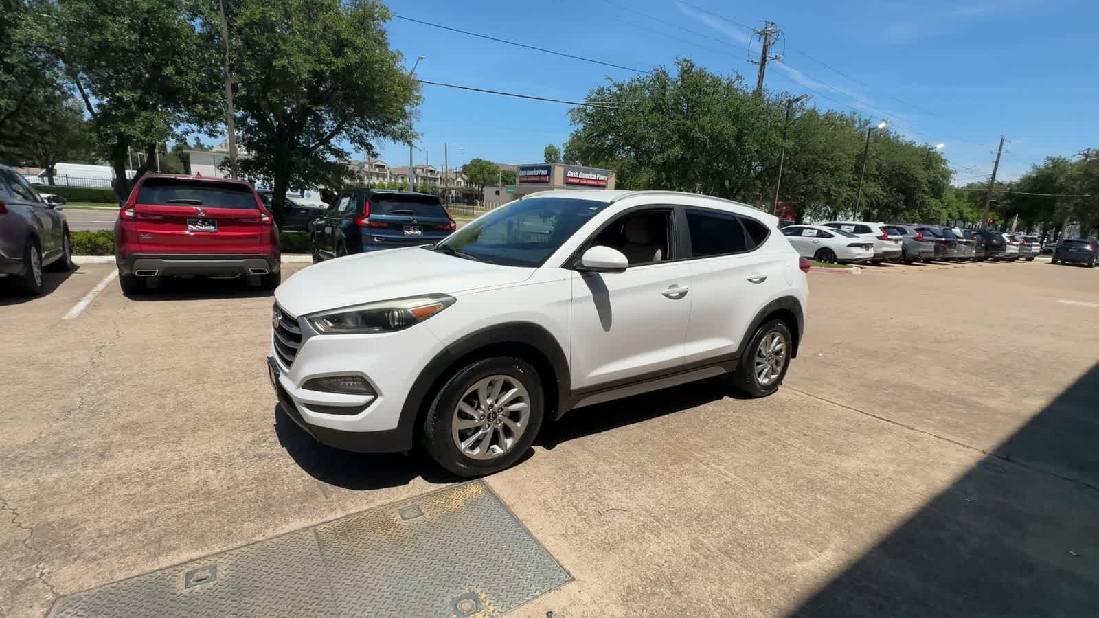 Thumbnail: 2017 Hyundai Tucson - 4
