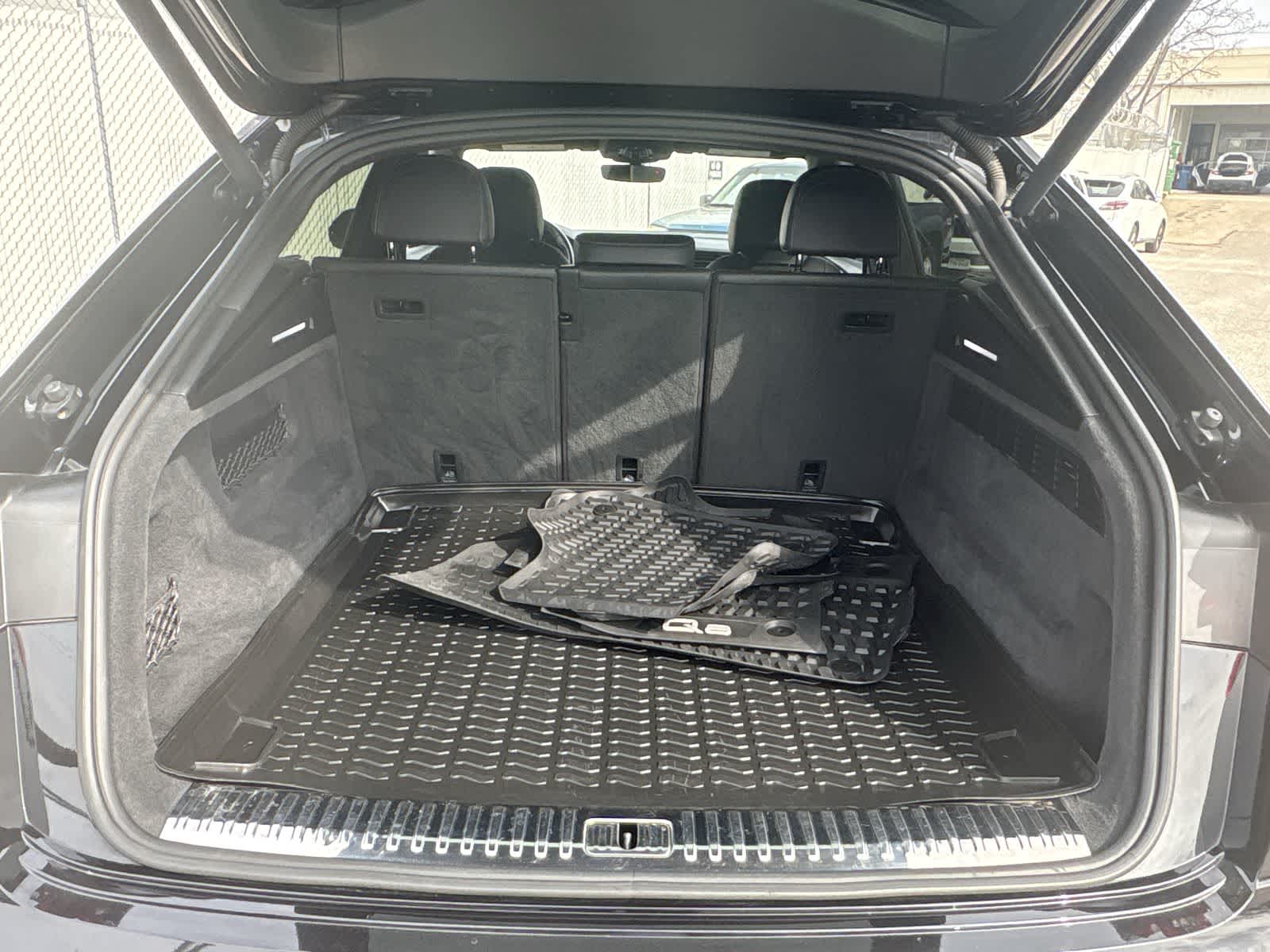 Thumbnail: 2020 Audi Q8 - 38