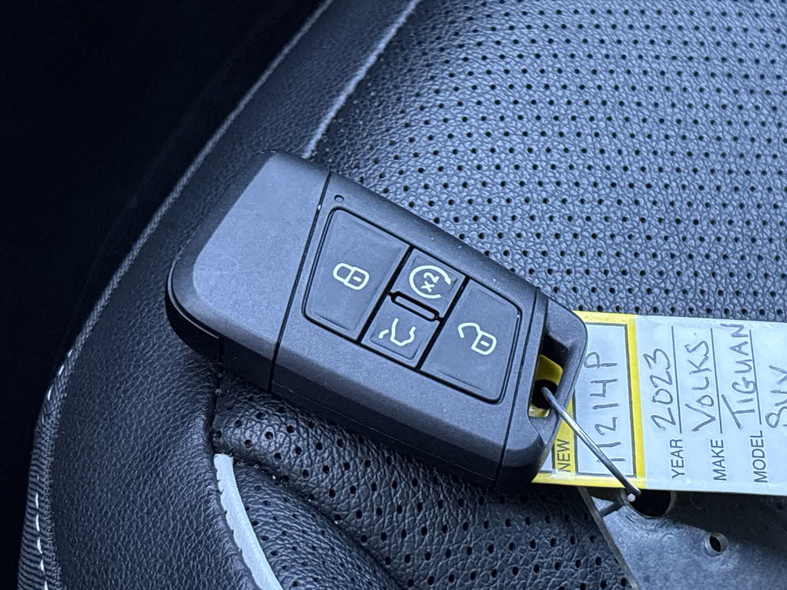 Thumbnail: 2023 Volkswagen Tiguan - 19