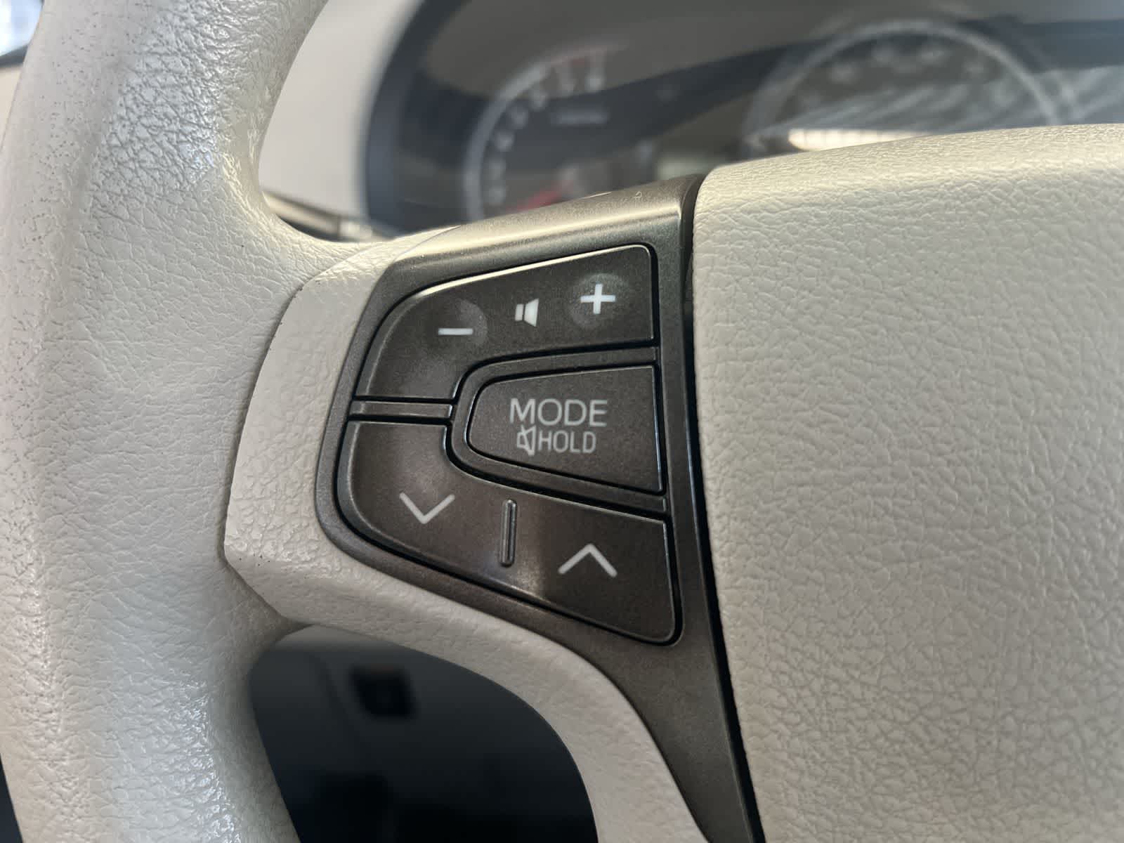 Thumbnail: 2011 Toyota Sienna - 21