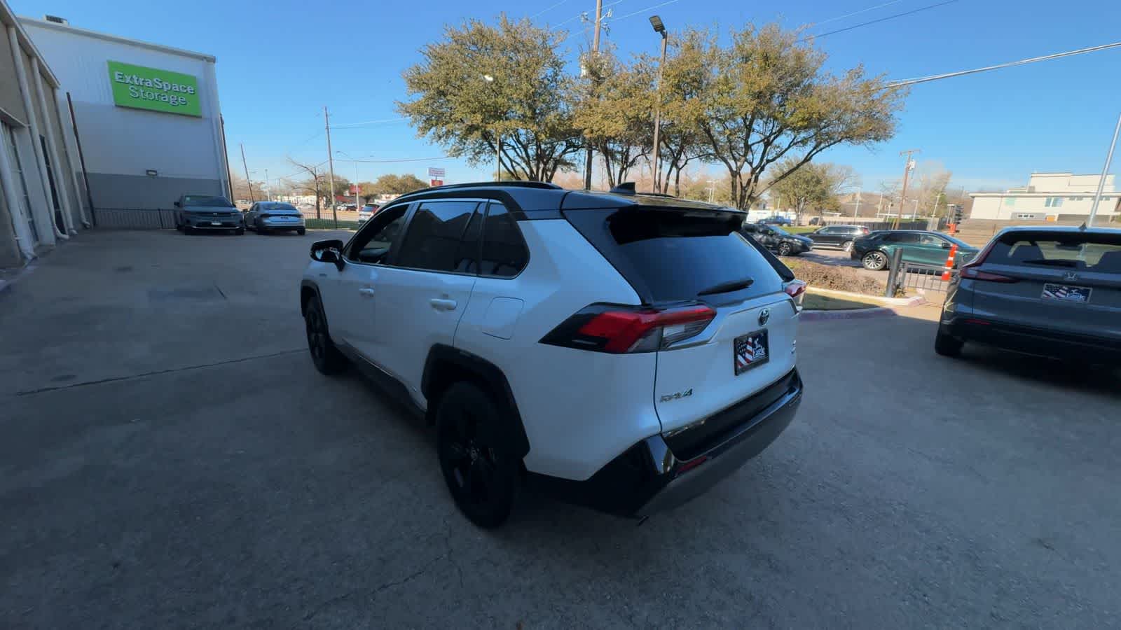 Thumbnail: 2020 Toyota RAV4 - 6
