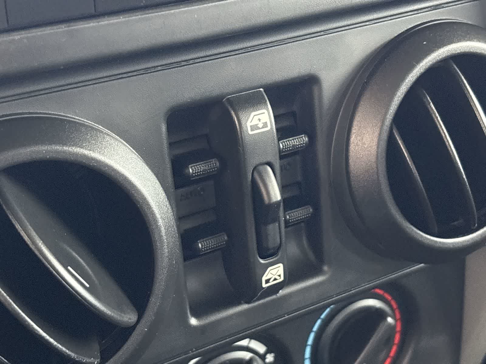 Thumbnail: 2010 Jeep Wrangler - 27