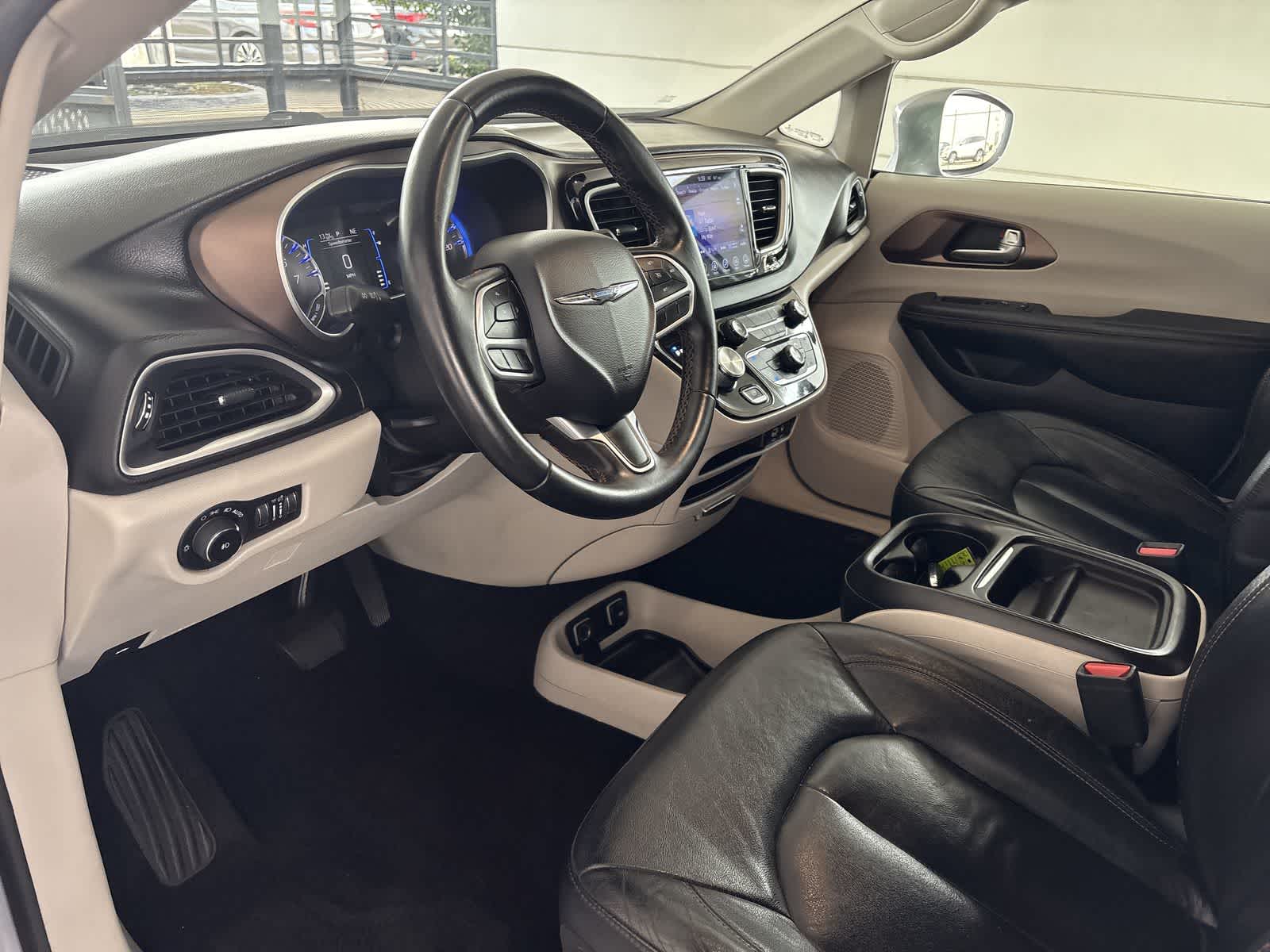 Thumbnail: 2017 Chrysler Pacifica - 2