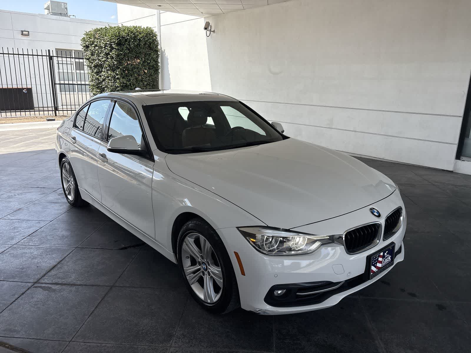 Thumbnail: 2016 BMW 3 Series - 23