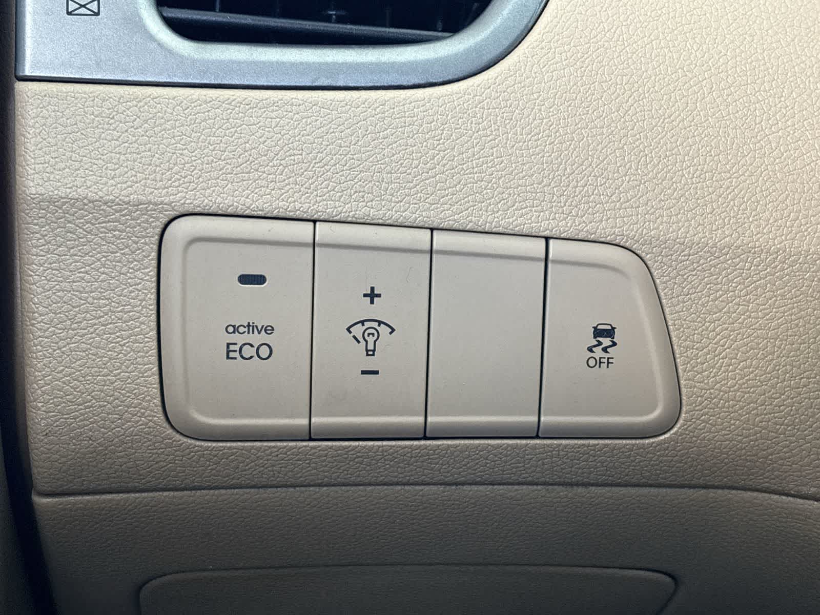 Thumbnail: 2012 Hyundai Elantra - 28