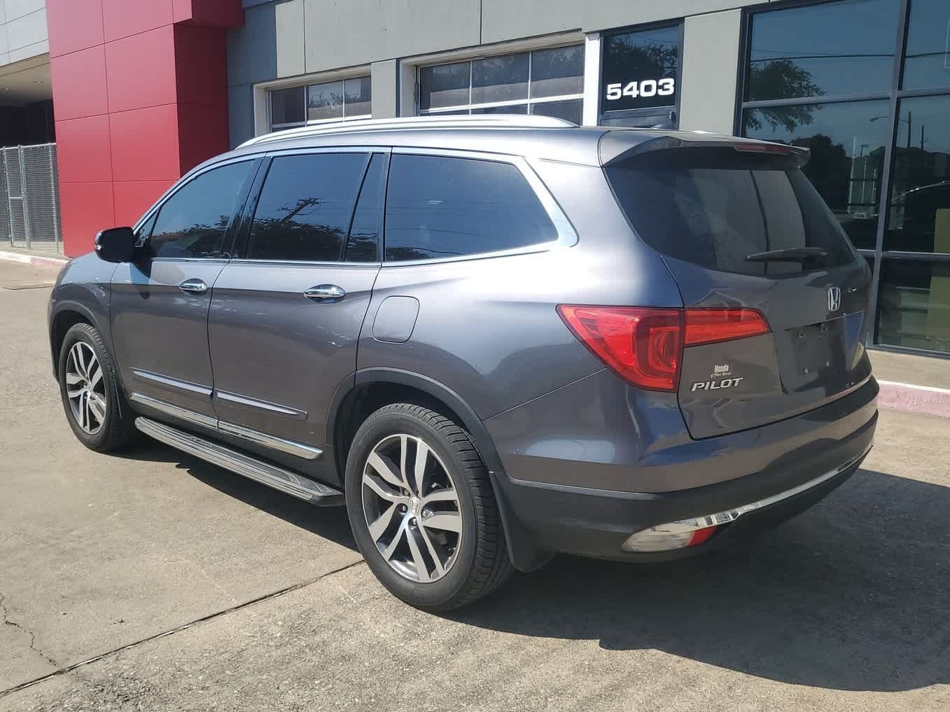 Thumbnail: 2017 Honda Pilot - 4