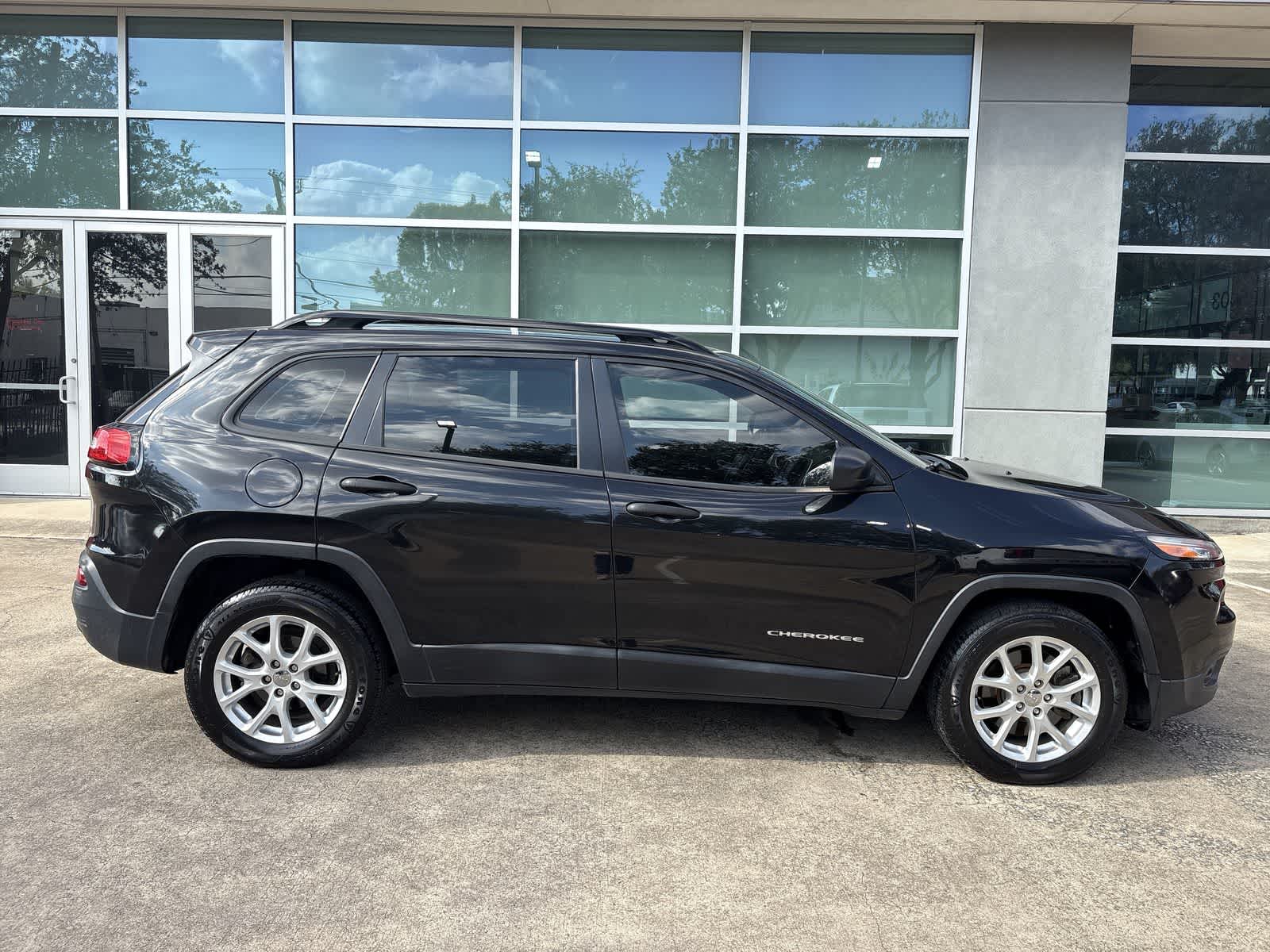 Thumbnail: 2016 Jeep Cherokee - 24