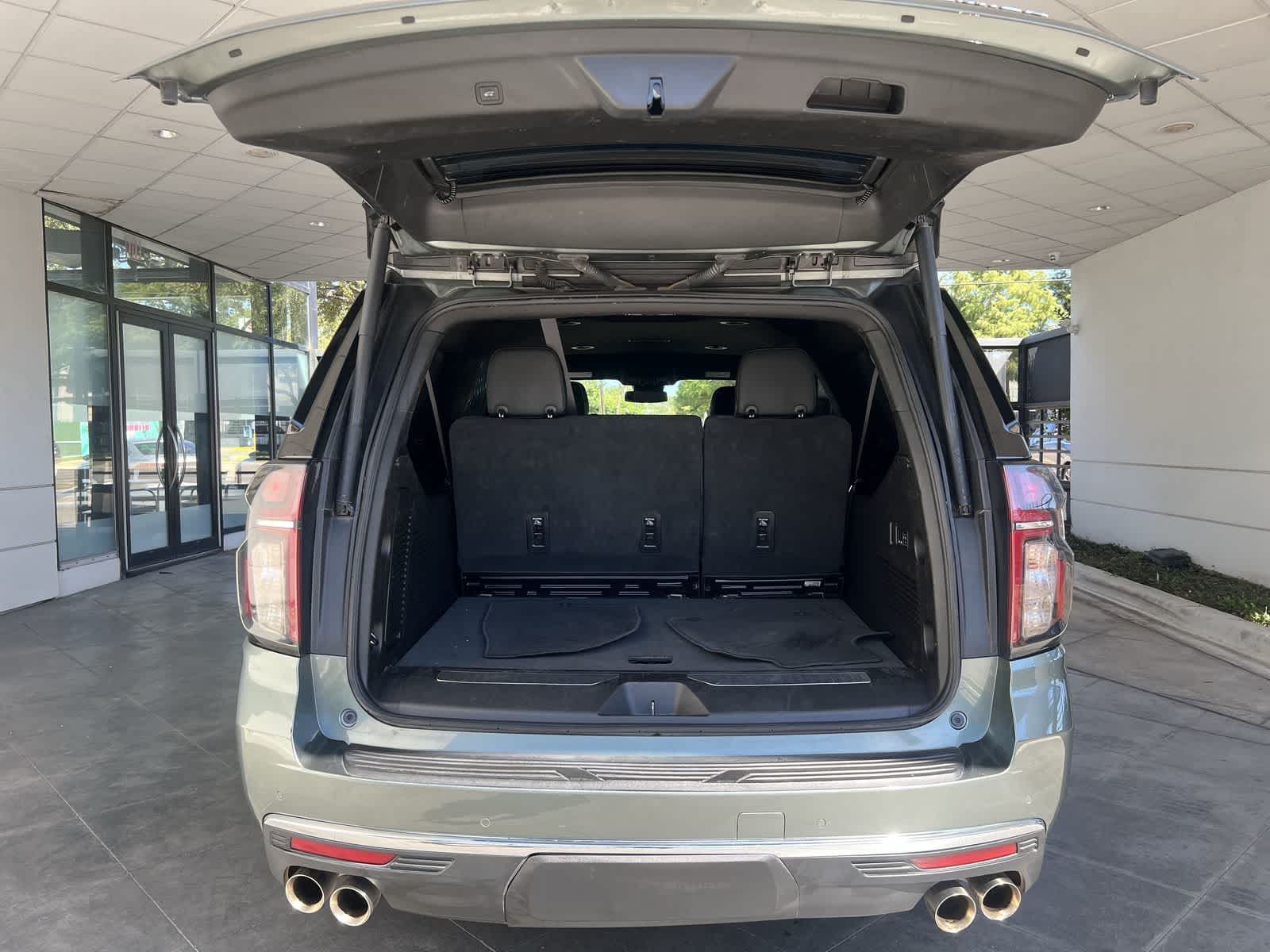 Thumbnail: 2023 Chevrolet Suburban - 18