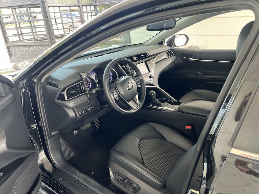 Used 2020 Toyota Camry SE Sedan