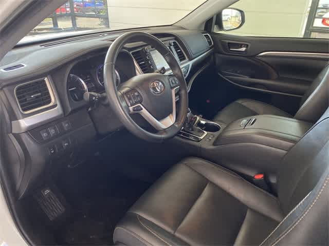 Used 2019 Toyota Highlander Limited with VIN 5TDYZRFH5KS368782 for sale in Dallas, TX