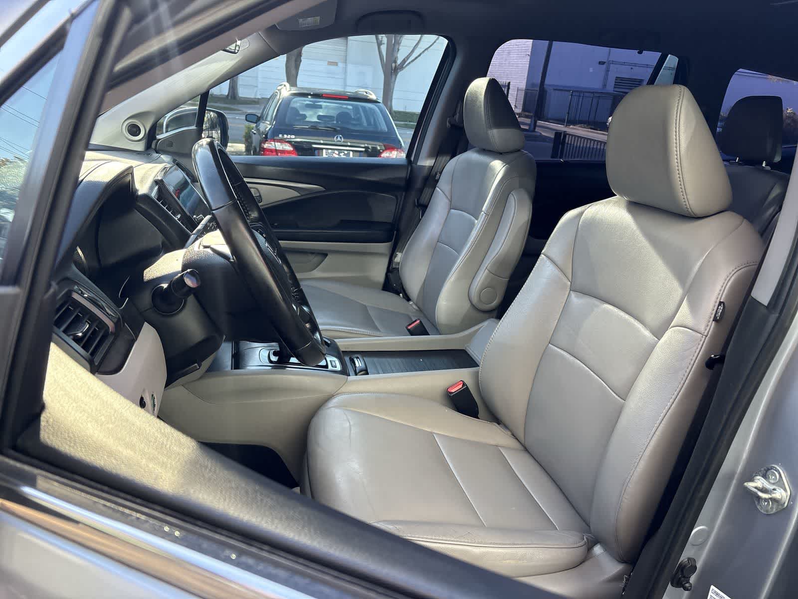 Thumbnail: 2019 Honda Pilot - 10