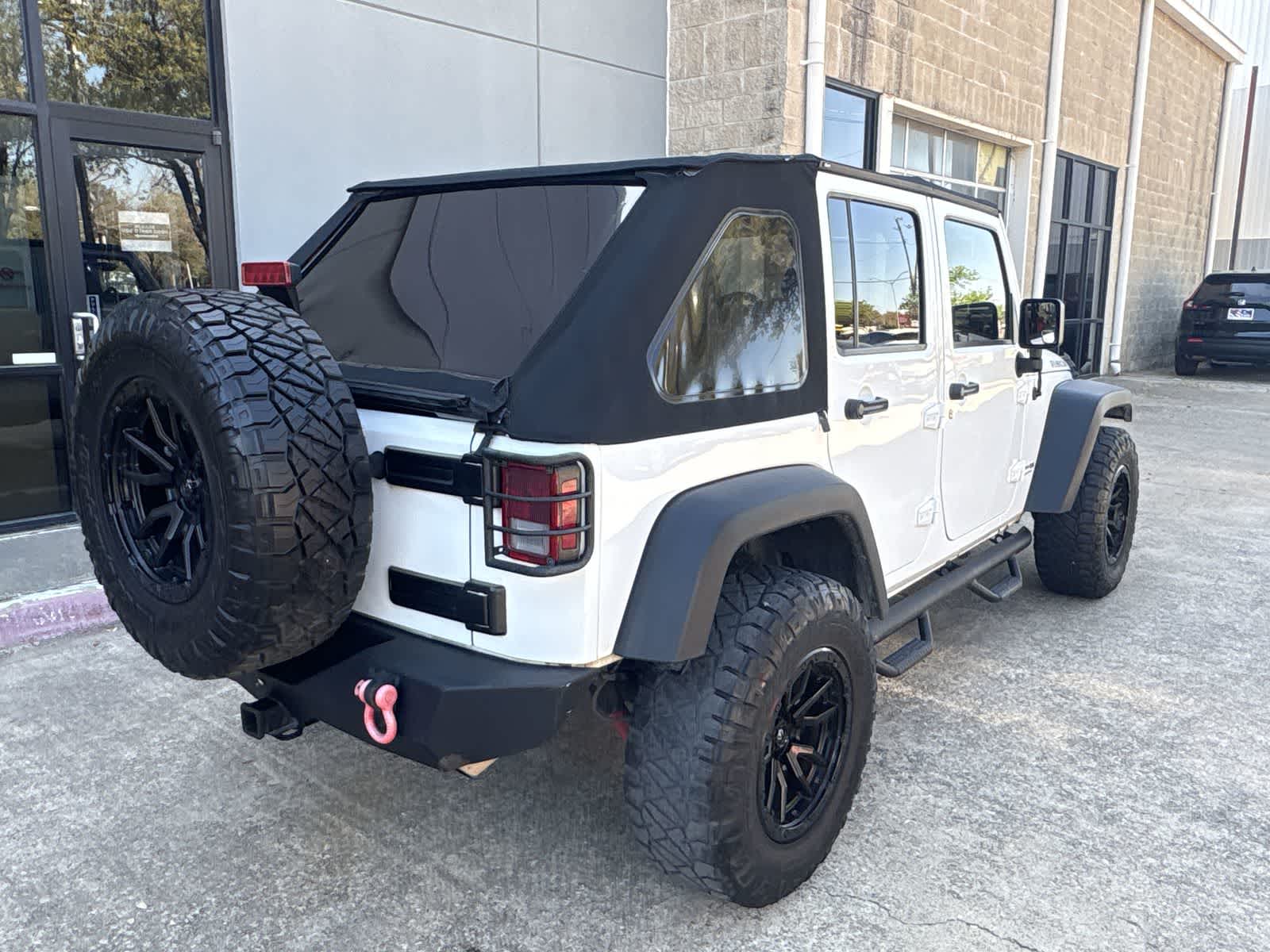 Thumbnail: 2018 Jeep Wrangler - 14