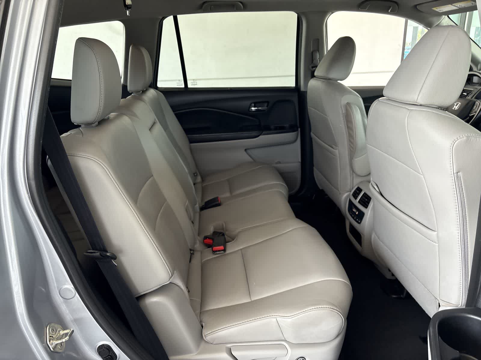 Thumbnail: 2019 Honda Pilot - 12