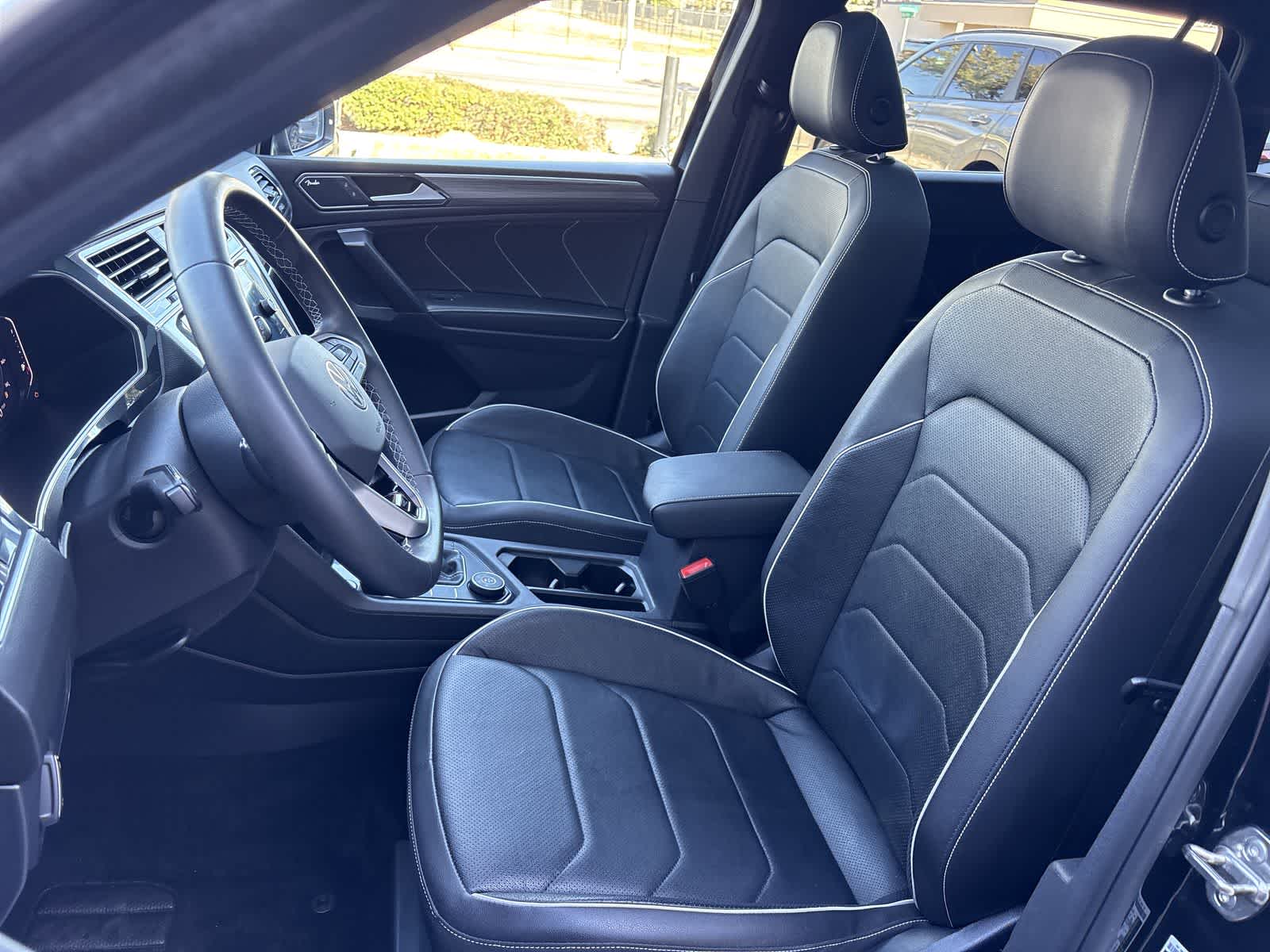 Thumbnail: 2023 Volkswagen Tiguan - 10