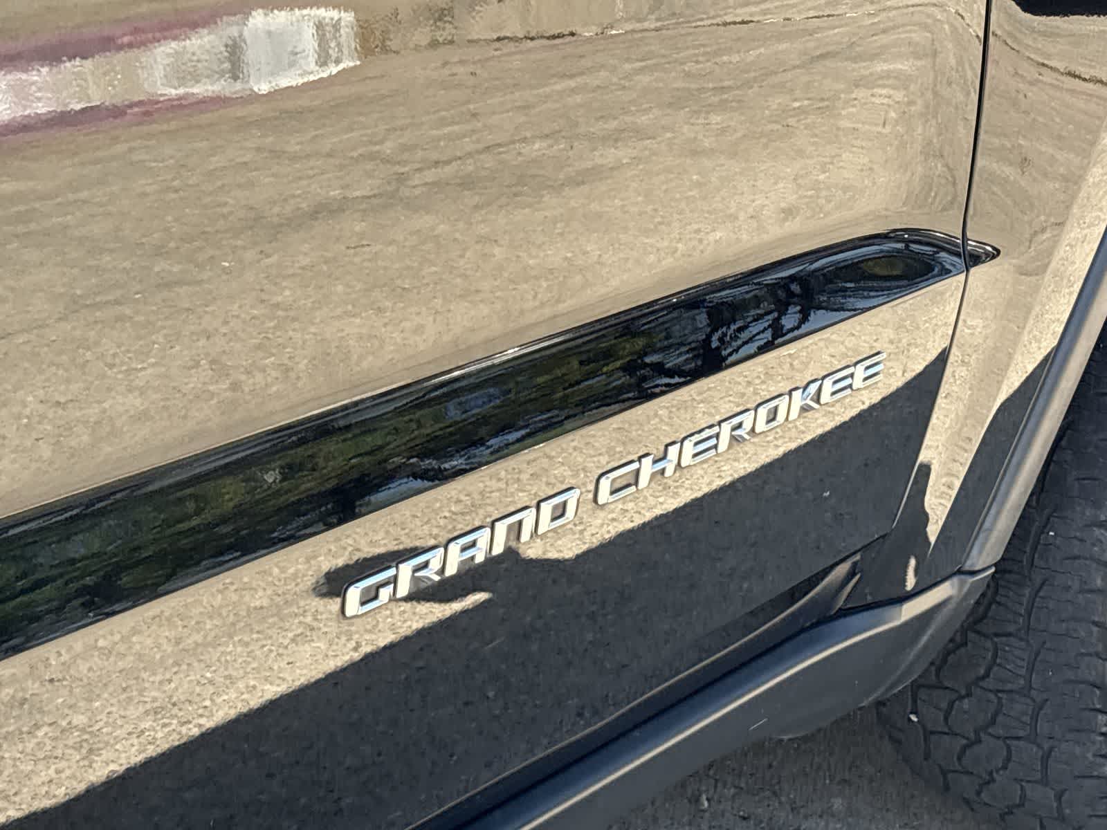 Thumbnail: 2015 Jeep Grand Cherokee - 19