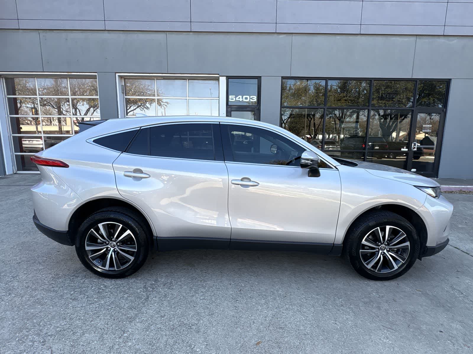 Thumbnail: 2023 Toyota Venza - 15