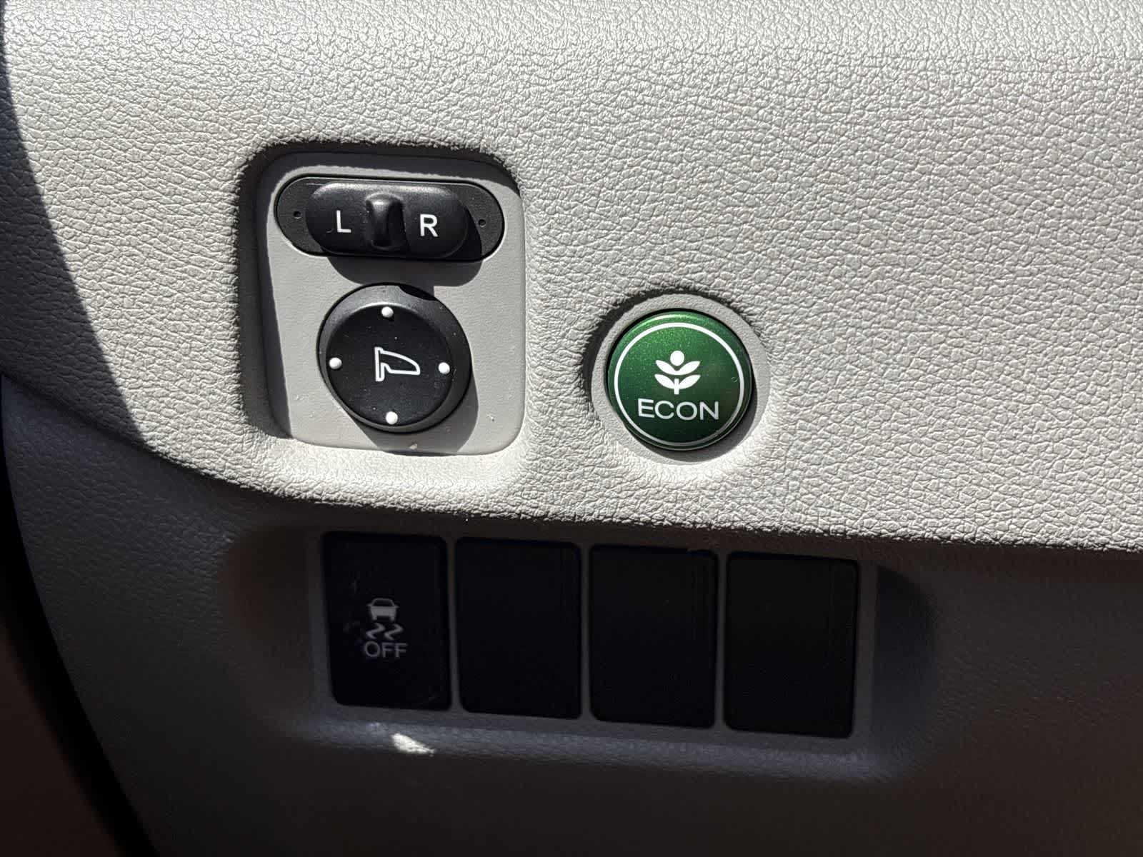 Thumbnail: 2016 Honda Pilot - 32